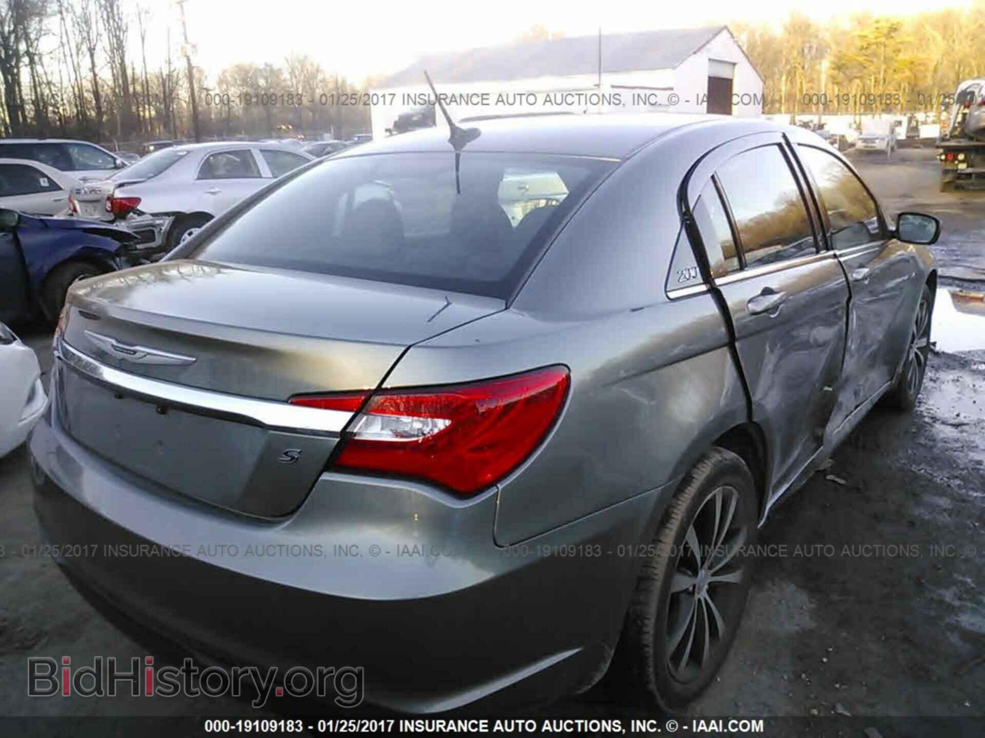 2013 Chrysler 200 - VIN: 1C3CCBBB1DN629892 - Photo 4