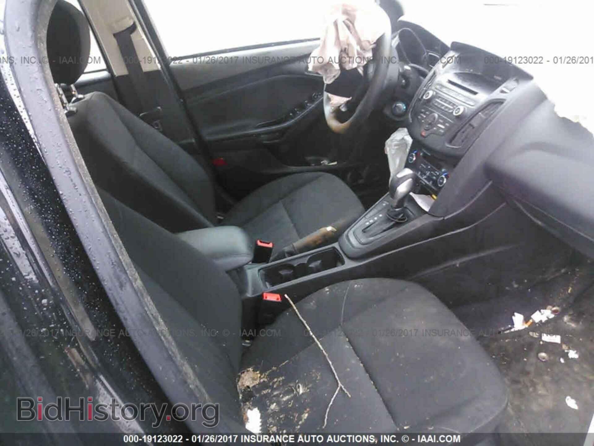 2016 Ford Focus - VIN: 1FADP3FE0GL218827 - Photo 5