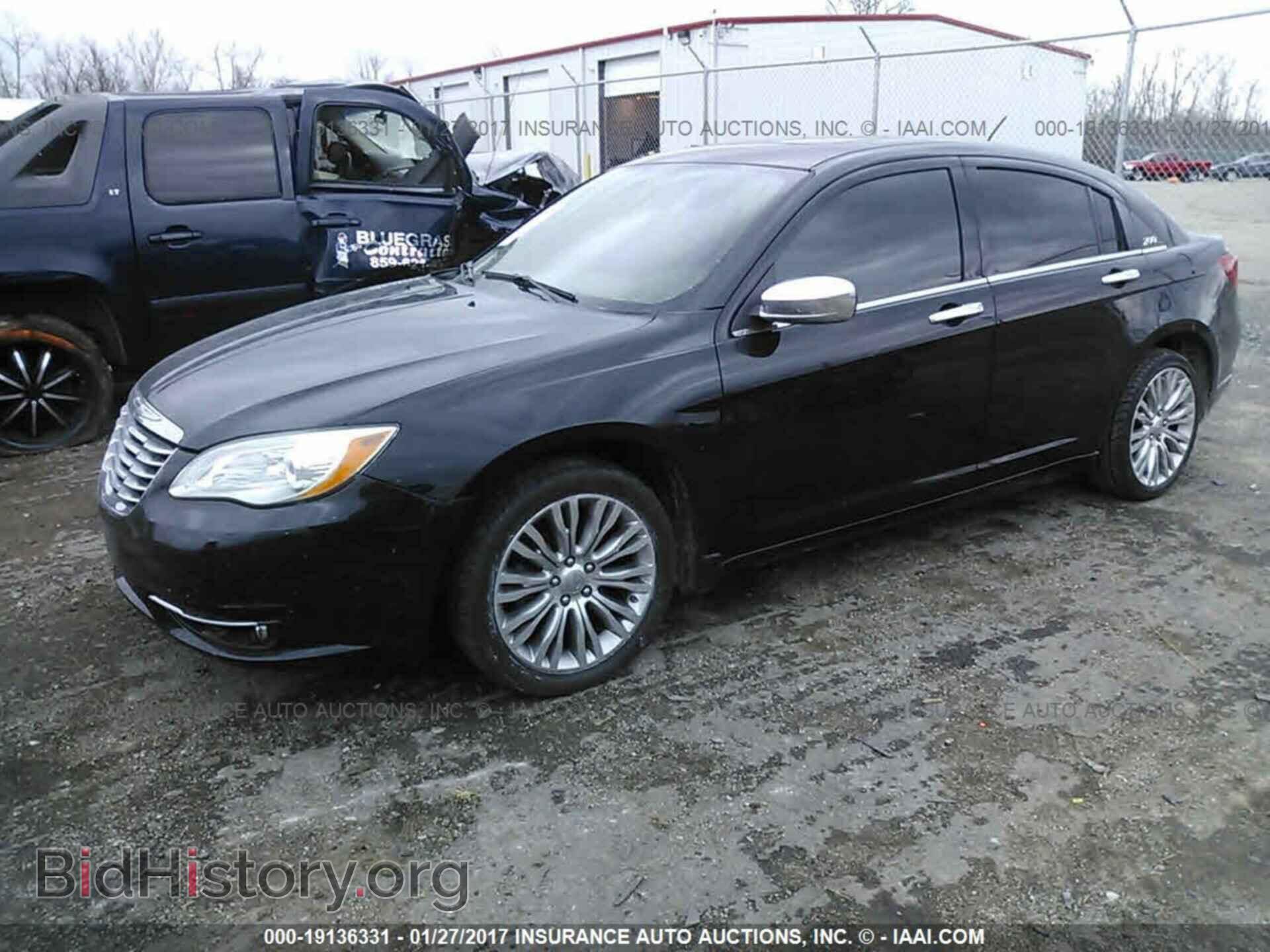 2013 Chrysler 200 - VIN: 1C3CCBCG8DN580488 - Фото 2