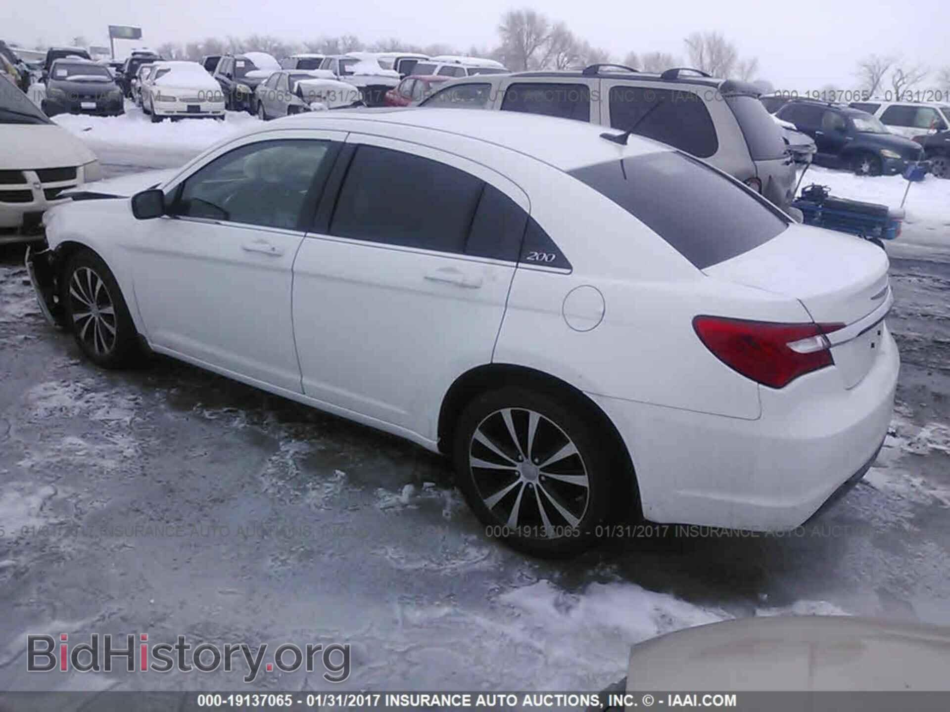 2014 Chrysler 200 - VIN: 1C3CCBBG2EN157814 - Фото 3