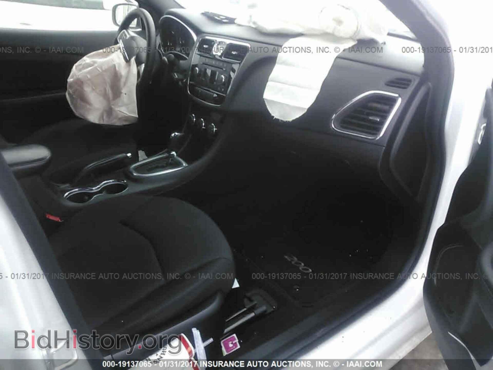 2014 Chrysler 200 - VIN: 1C3CCBBG2EN157814 - Фото 5