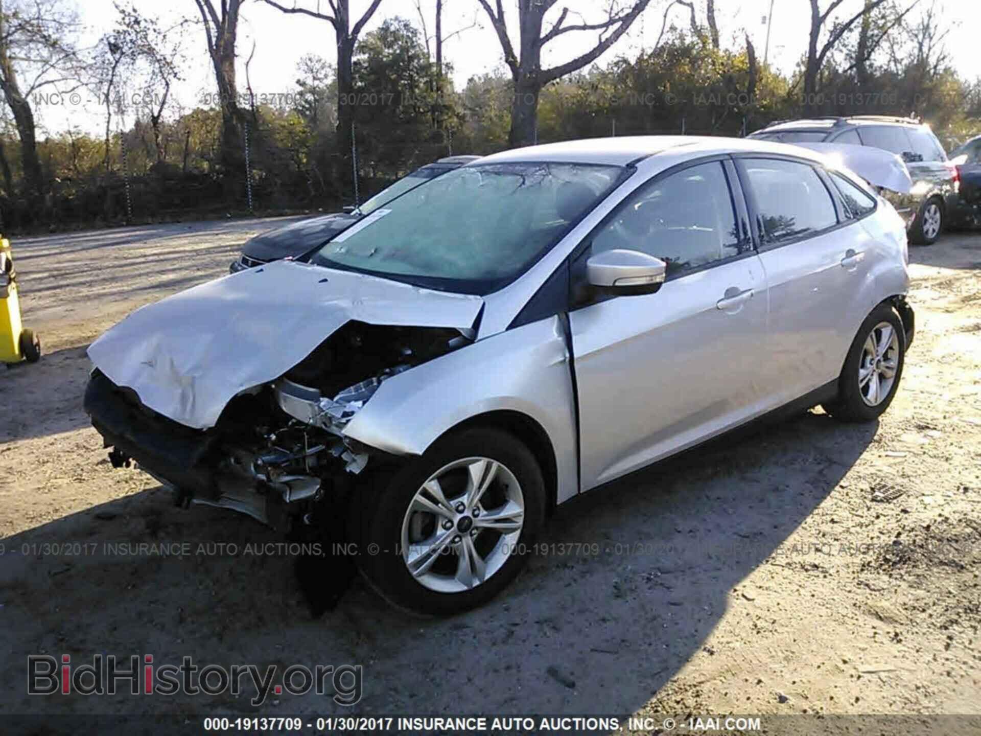 2014 Ford Focus - VIN: 1FADP3F20EL190143 - Фото 2