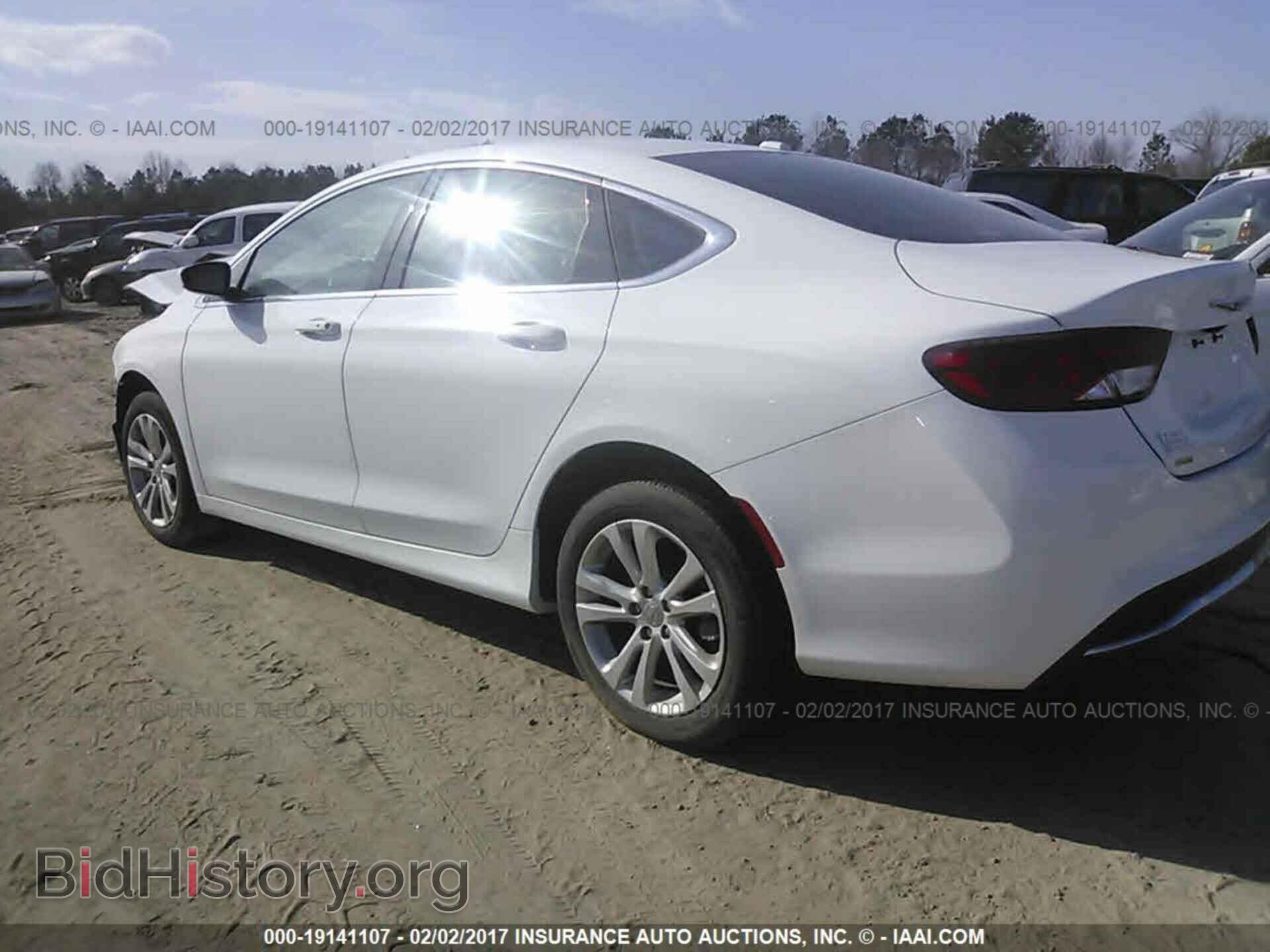 2015 Chrysler 200 - VIN: 1C3CCCAB8FN691042 - Photo 3