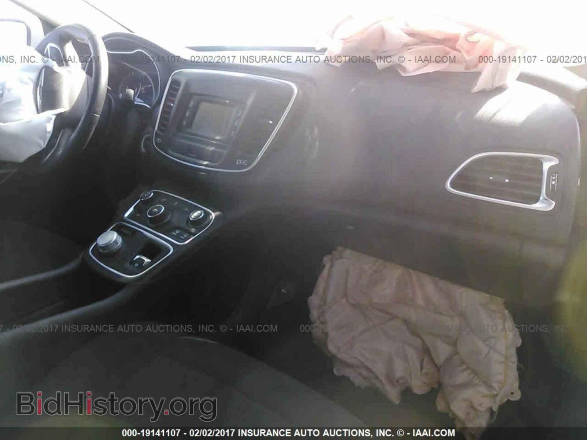 2015 Chrysler 200 - VIN: 1C3CCCAB8FN691042 - Photo 5