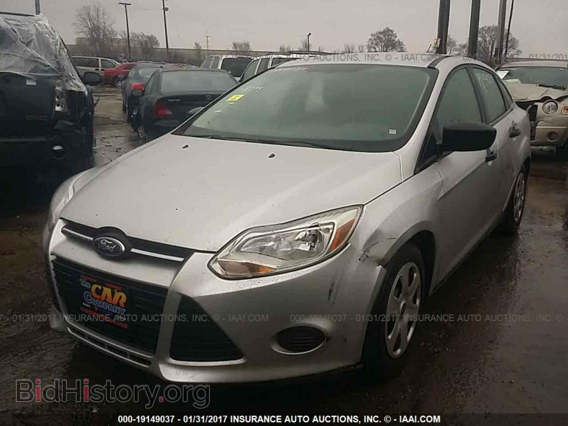 2012 Ford Focus - VIN: 1FAHP3E23CL182912 - Photo 2