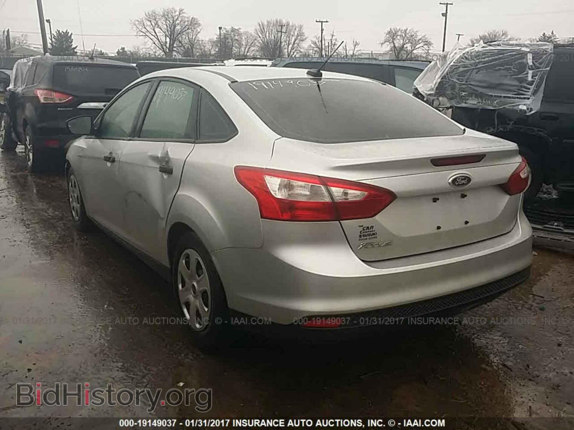 2012 Ford Focus - VIN: 1FAHP3E23CL182912 - Photo 3