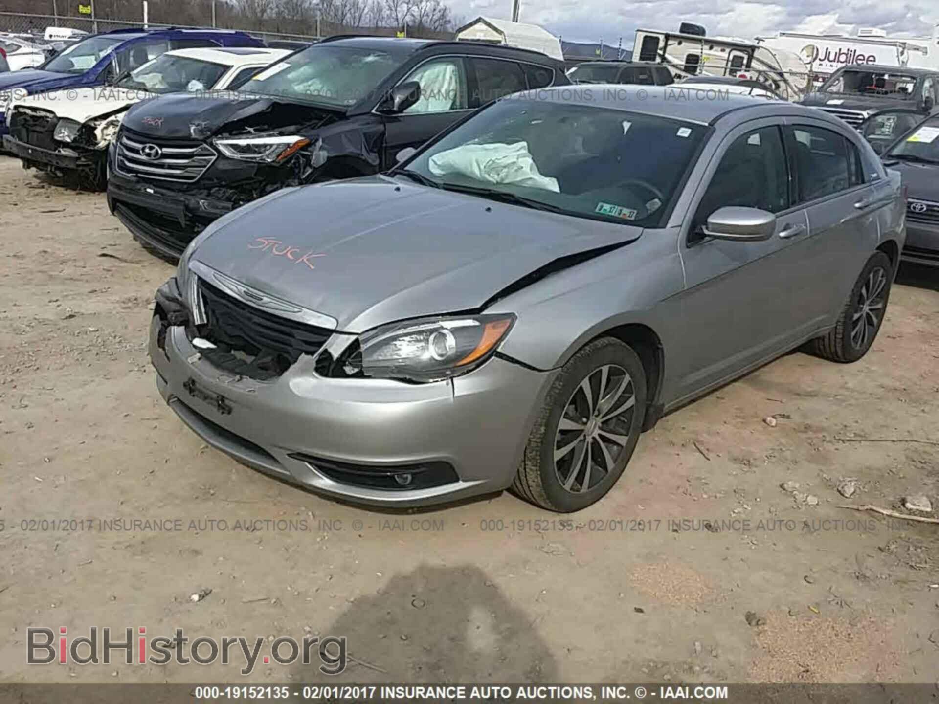 2013 Chrysler 200 - VIN: 1C3CCBBG3DN744702 - Photo 2