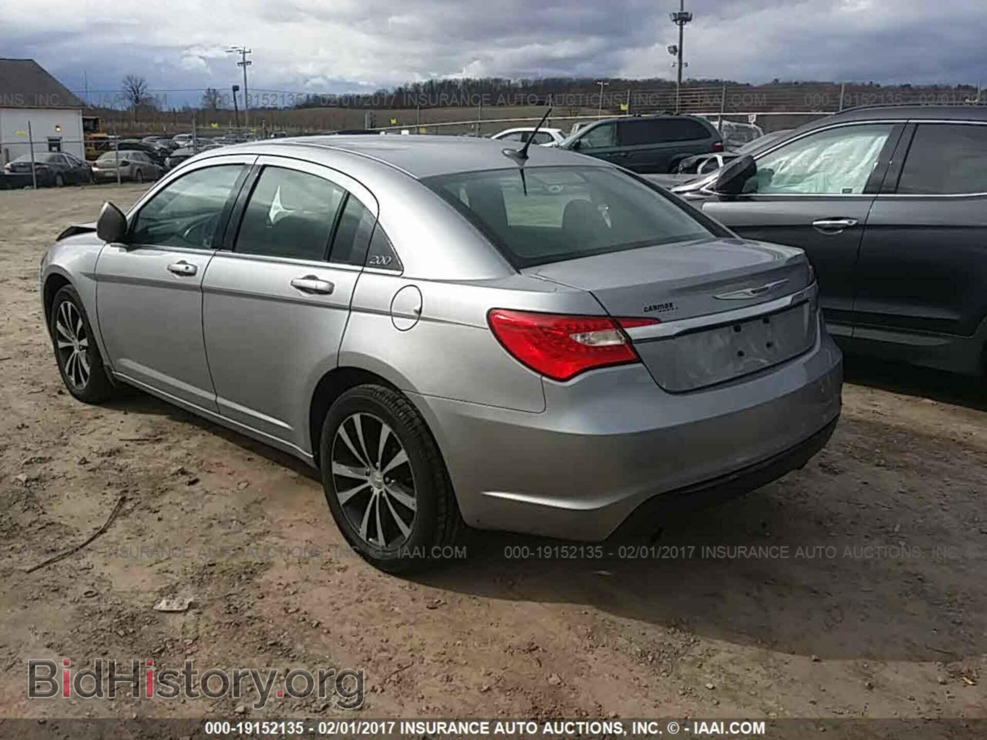 2013 Chrysler 200 - VIN: 1C3CCBBG3DN744702 - Photo 3