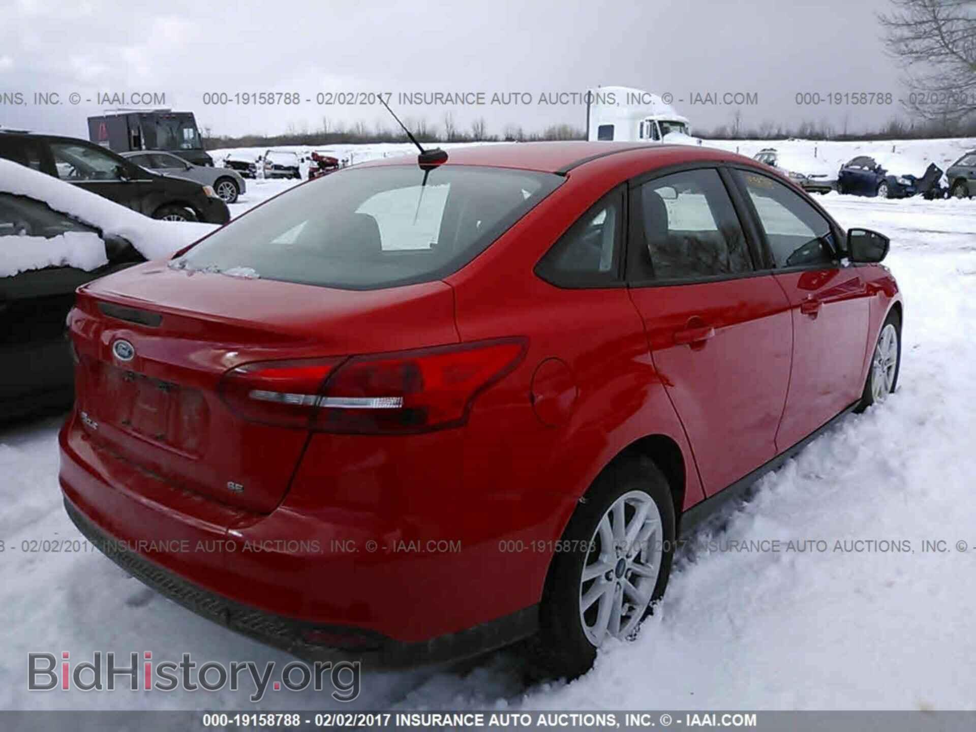 2015 Ford Focus - VIN: 1FADP3F26FL372124 - Photo 4