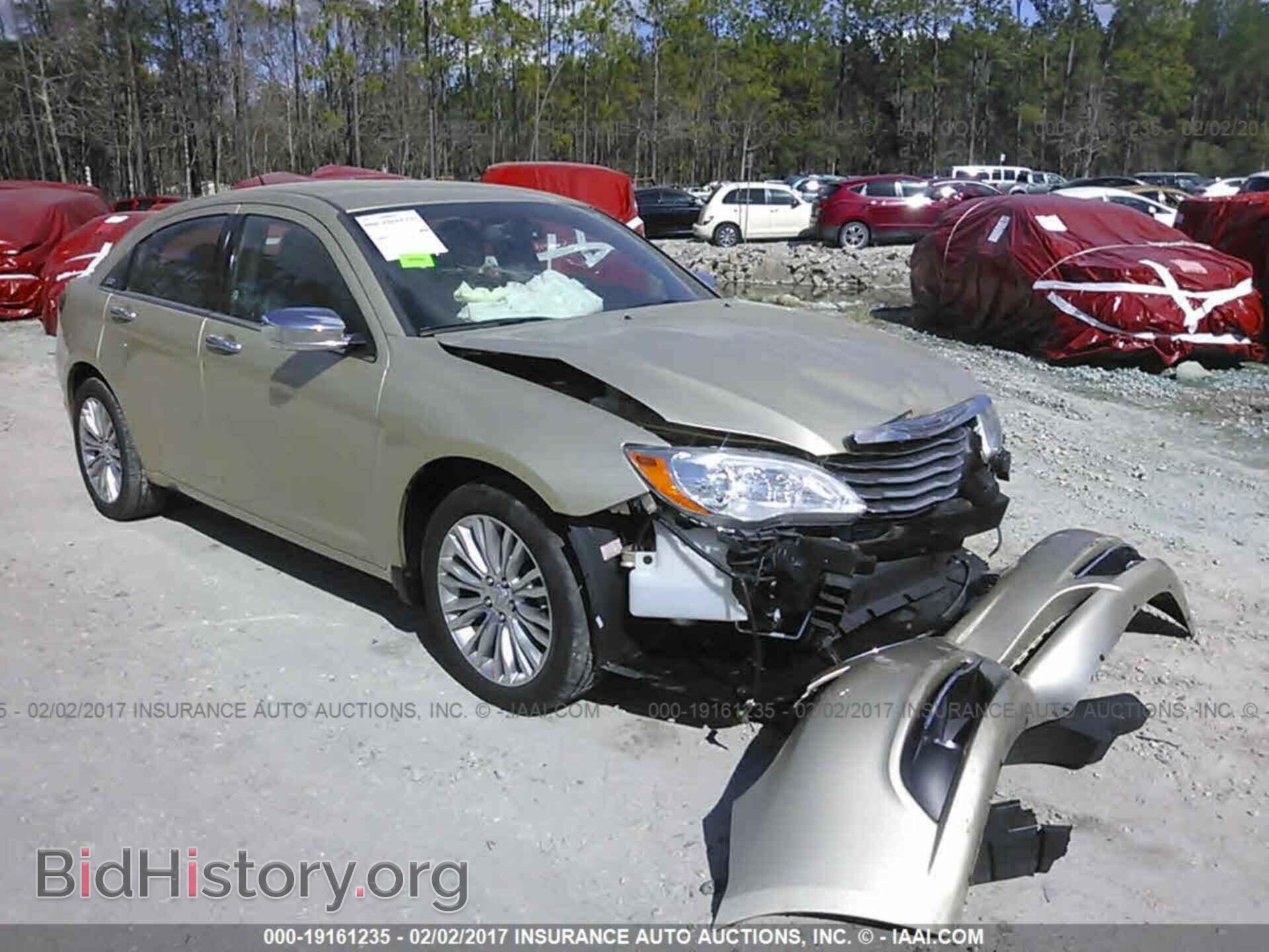 Photo 1C3BC2FB4BN501178 - Chrysler 200 2011