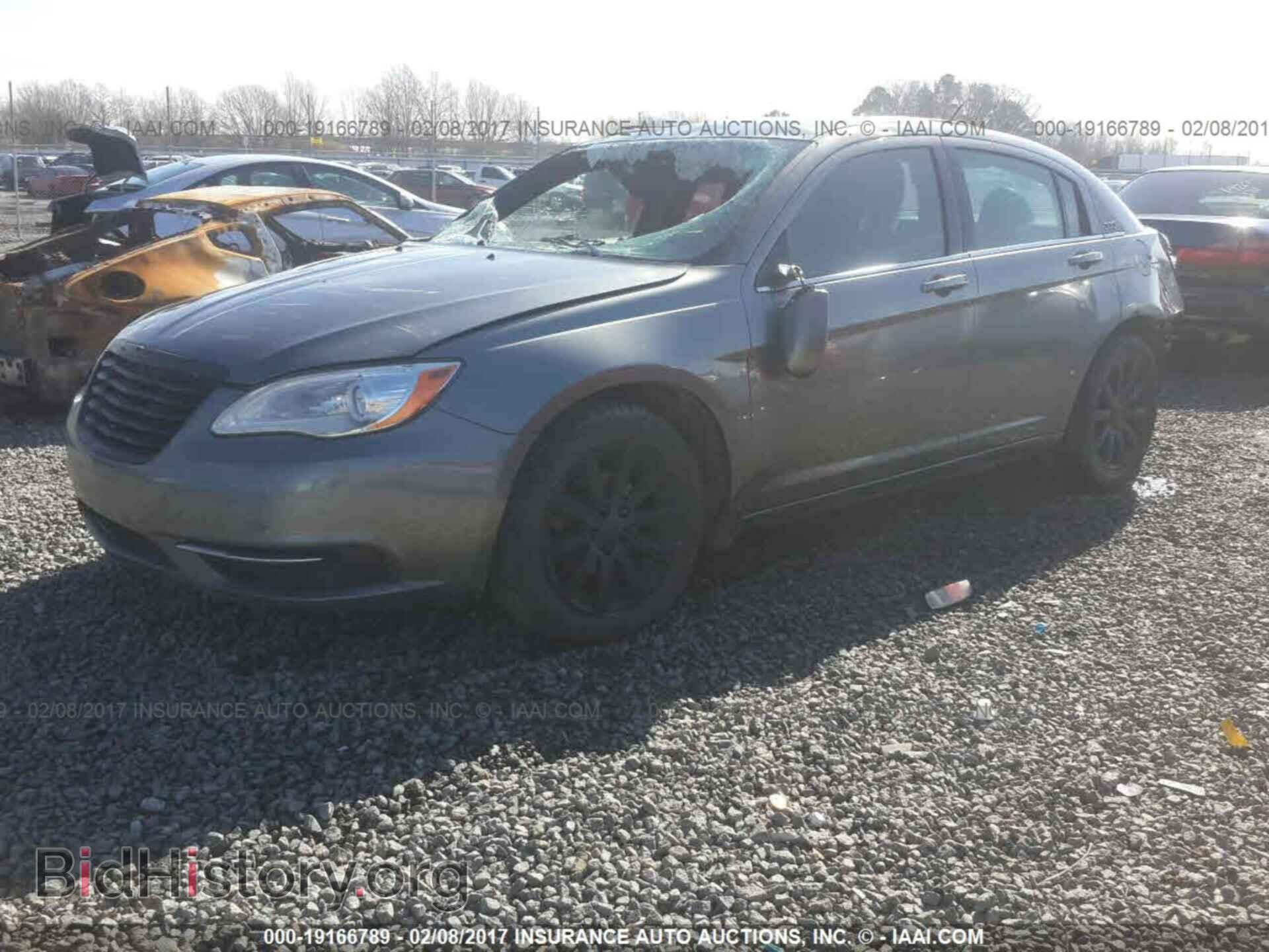 2013 Chrysler 200 - VIN: 1C3CCBBB7DN573506 - Фото 2