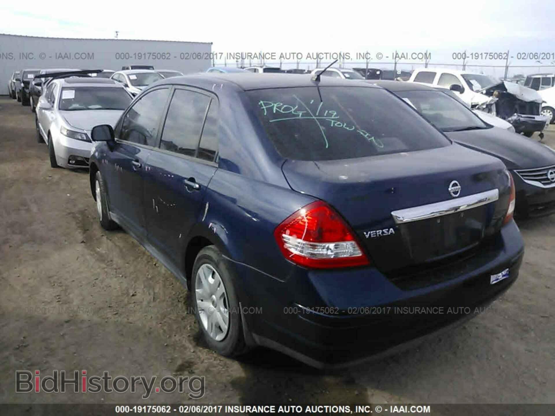 2011 Nissan Versa - VIN: 3N1BC1AP8BL360126 - Фото 3