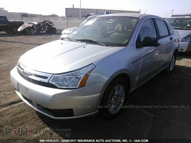 2011 Ford Focus - VIN: 1FAHP3FN4BW159029 - Фото 2