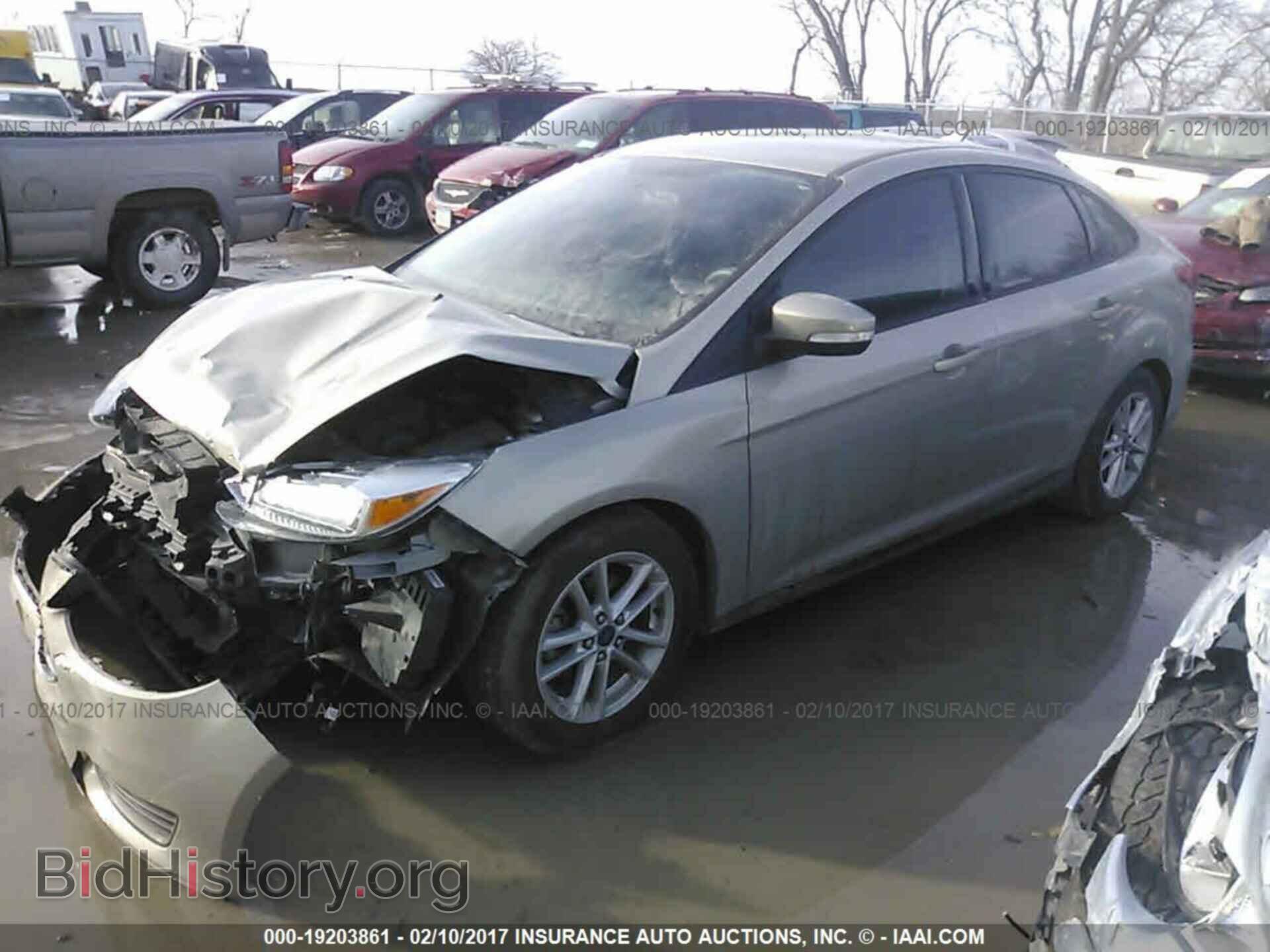 2015 Ford Focus - VIN: 1FADP3F23FL242382 - Photo 2