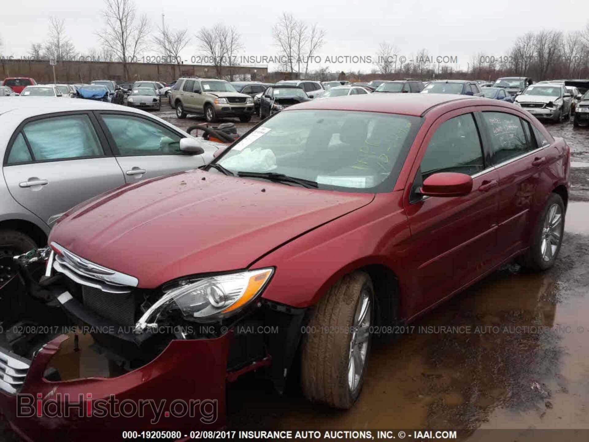 2013 Chrysler 200 - VIN: 1C3CCBBB3DN732103 - Фото 2