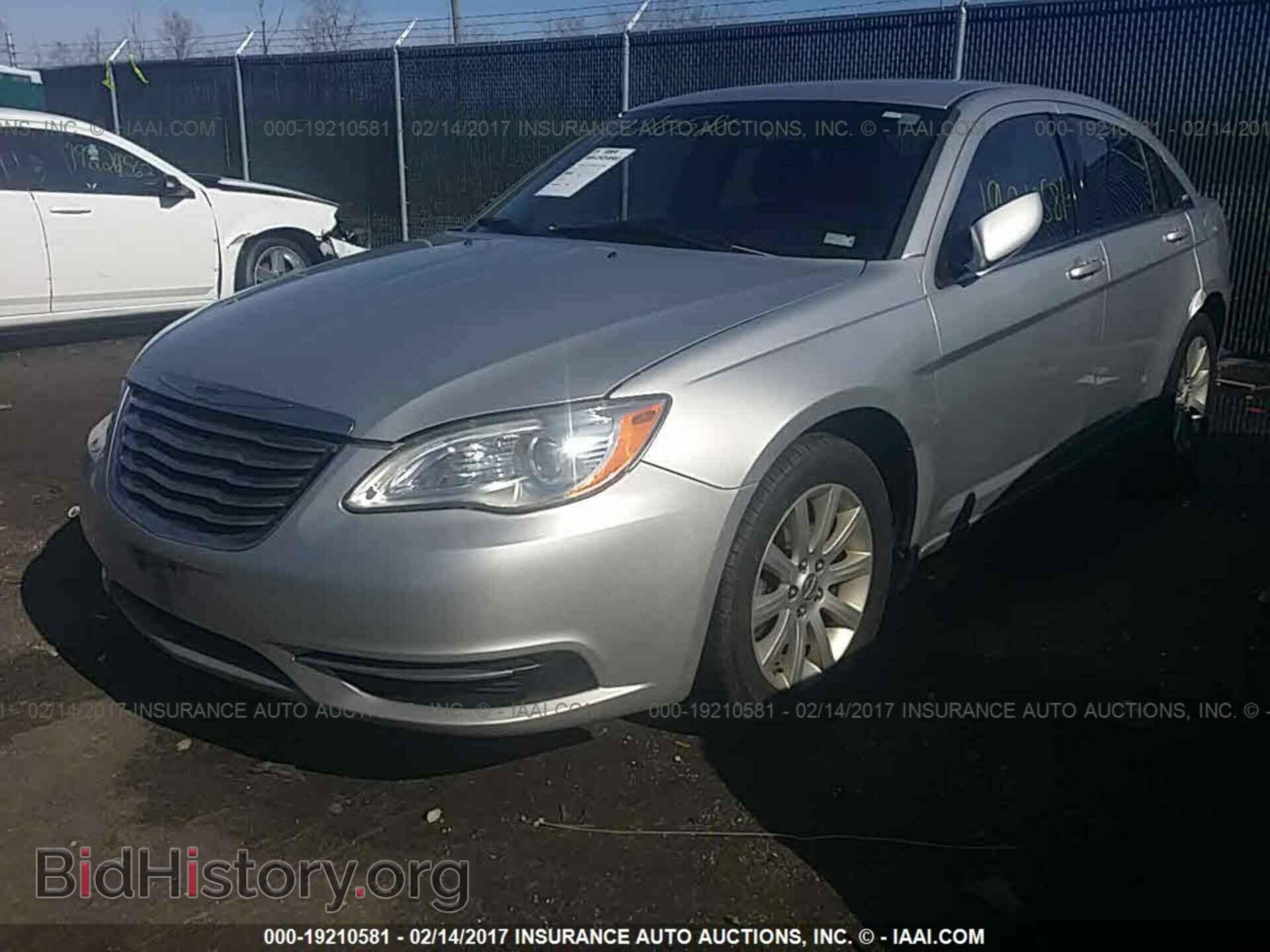 2012 Chrysler 200 - VIN: 1C3CCBBB0CN129947 - Фото 2