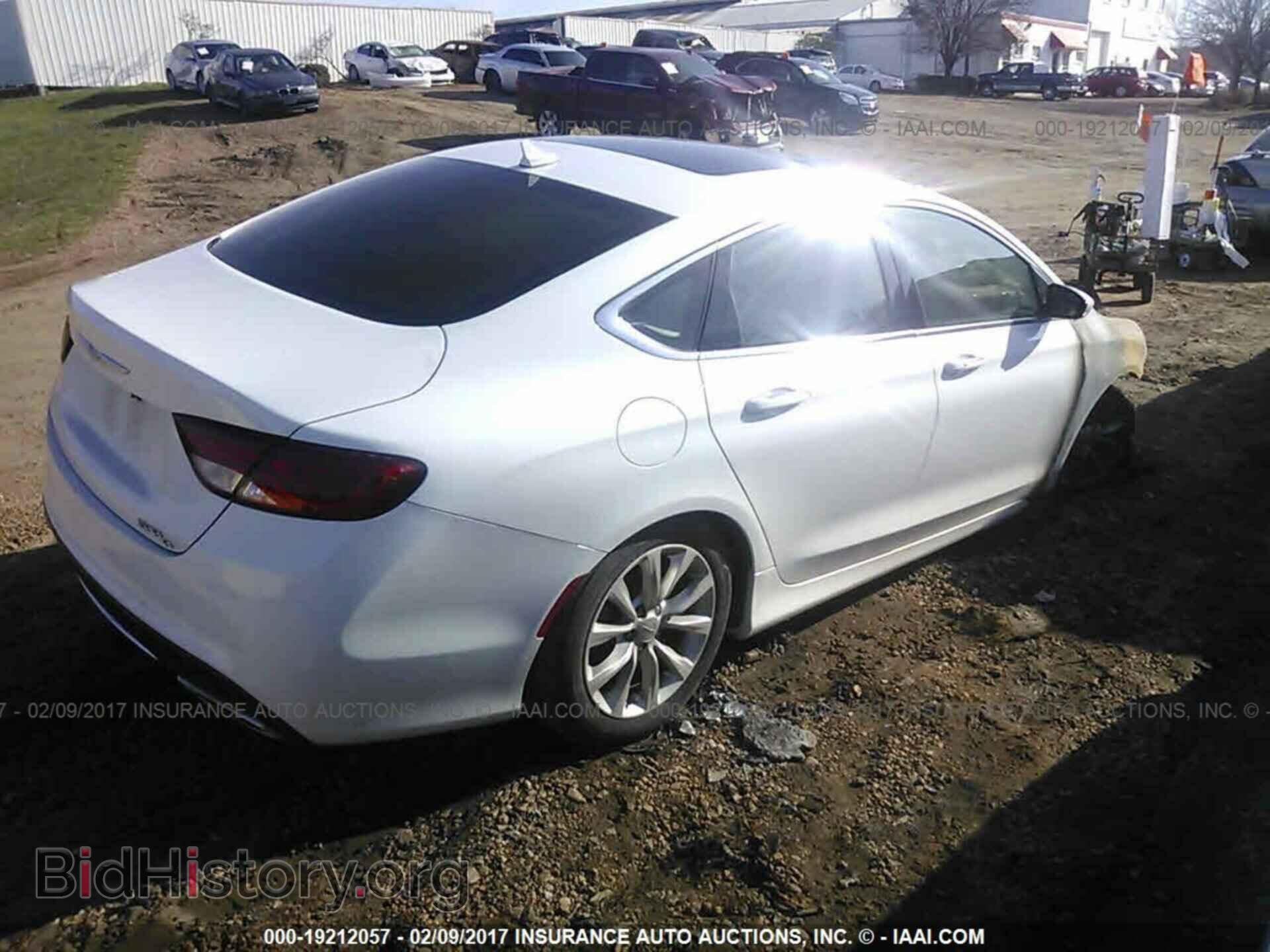 2015 Chrysler 200 - VIN: 1C3CCCCG3FN638421 - Photo 4
