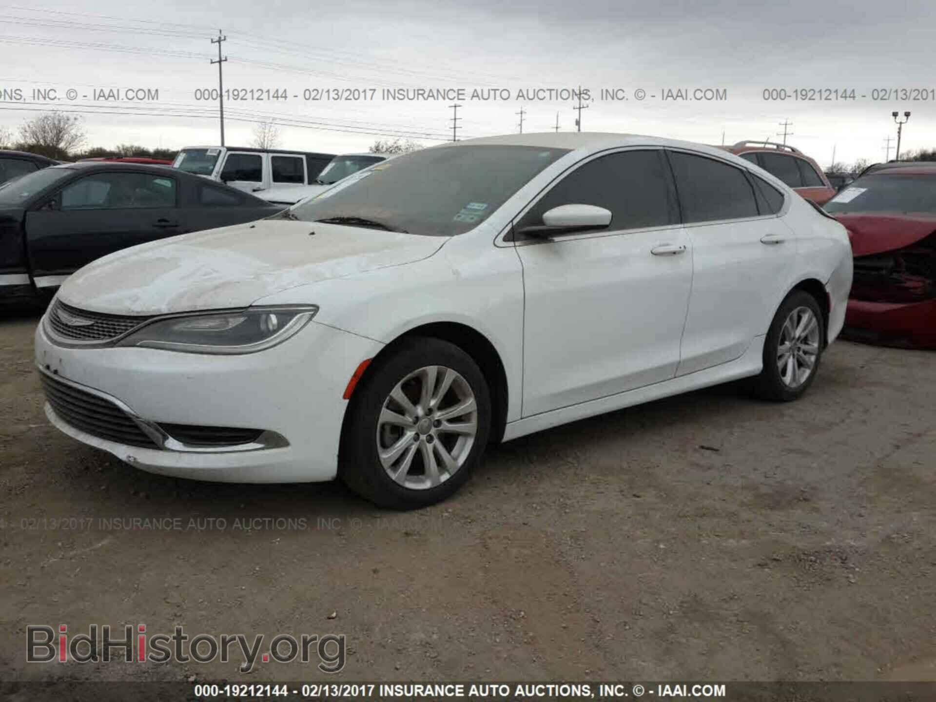 2015 Chrysler 200 - VIN: 1C3CCCAB5FN597782 - Photo 2