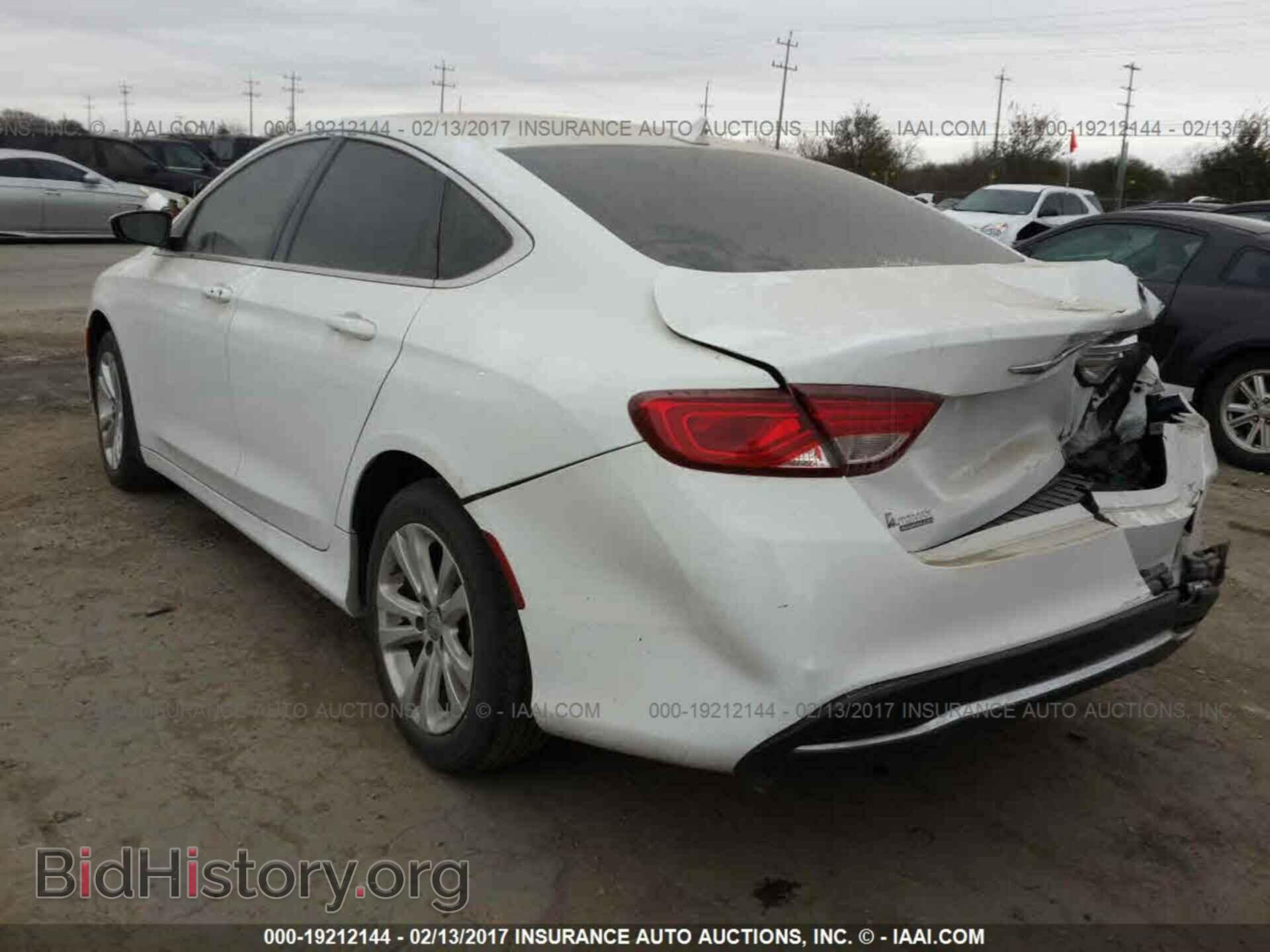 2015 Chrysler 200 - VIN: 1C3CCCAB5FN597782 - Photo 3