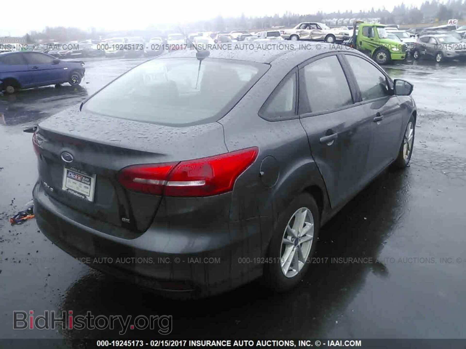2016 Ford Focus - VIN: 1FADP3F25GL392222 - Photo 4
