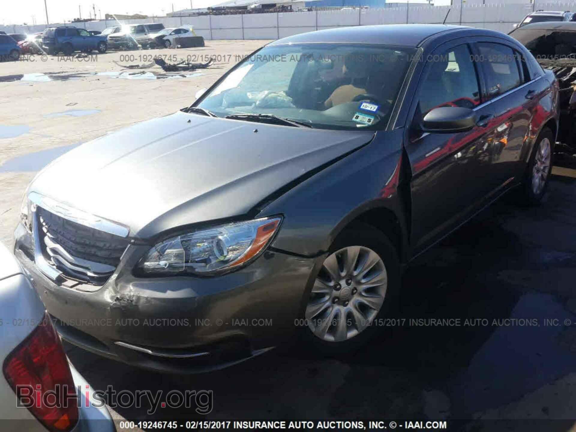 2013 Chrysler 200 - VIN: 1C3CCBAB6DN646818 - Фото 2
