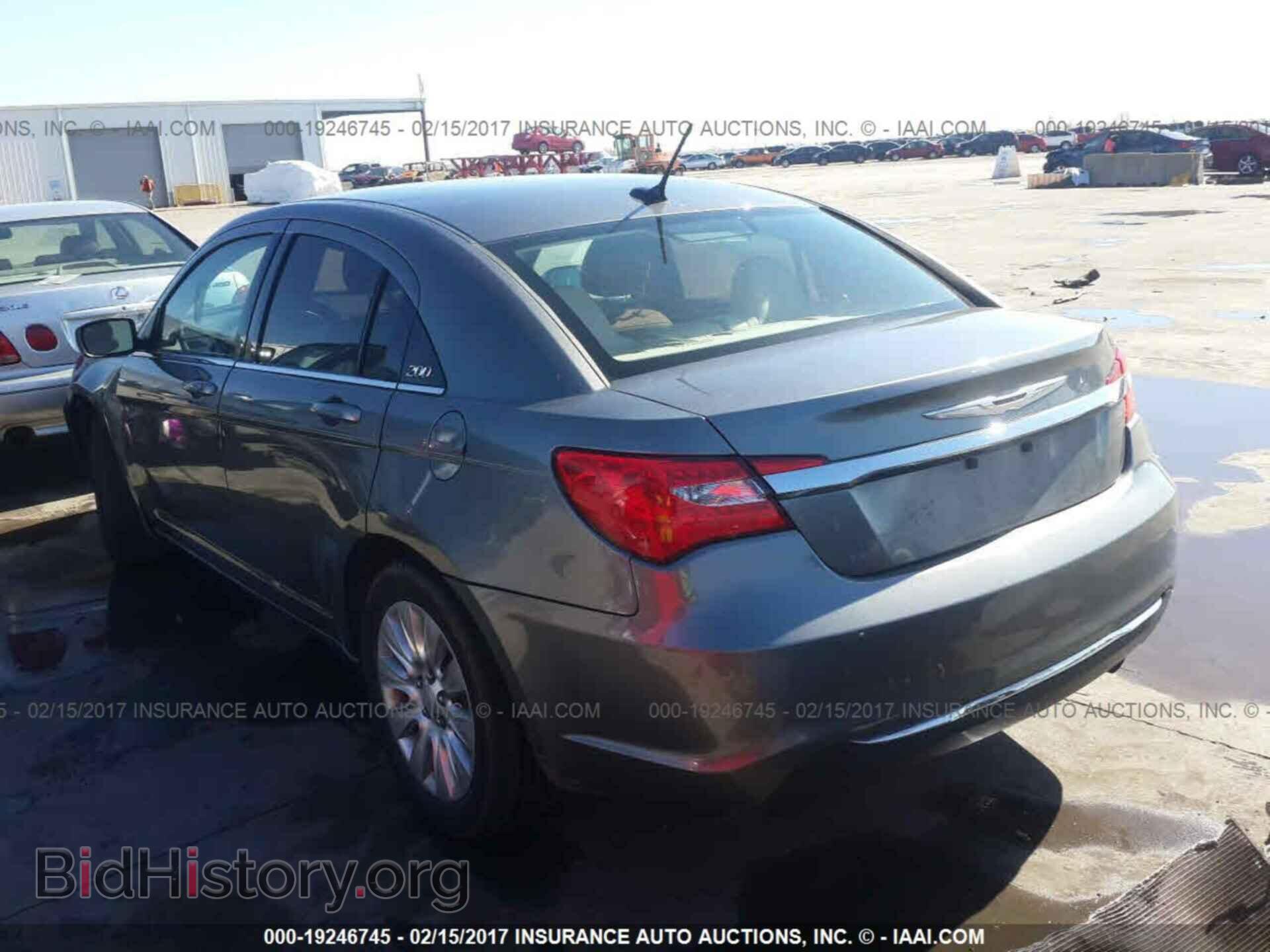 2013 Chrysler 200 - VIN: 1C3CCBAB6DN646818 - Фото 3