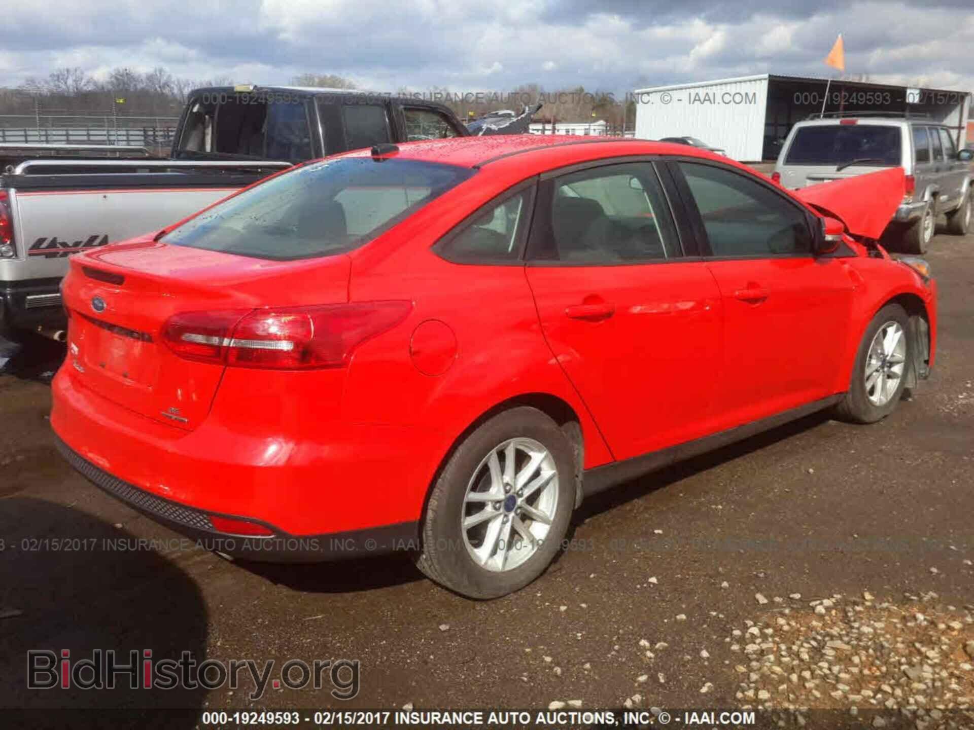 2016 Ford Focus - VIN: 1FADP3F21GL220446 - Photo 4