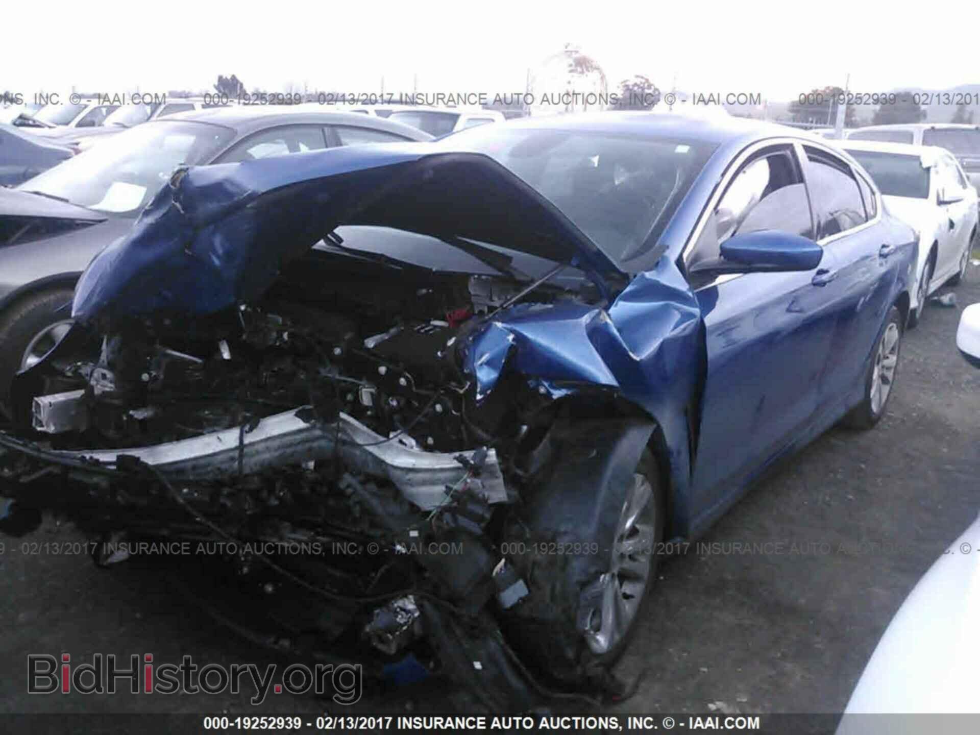 2016 Chrysler 200 - VIN: 1C3CCCAB8GN144581 - Photo 2