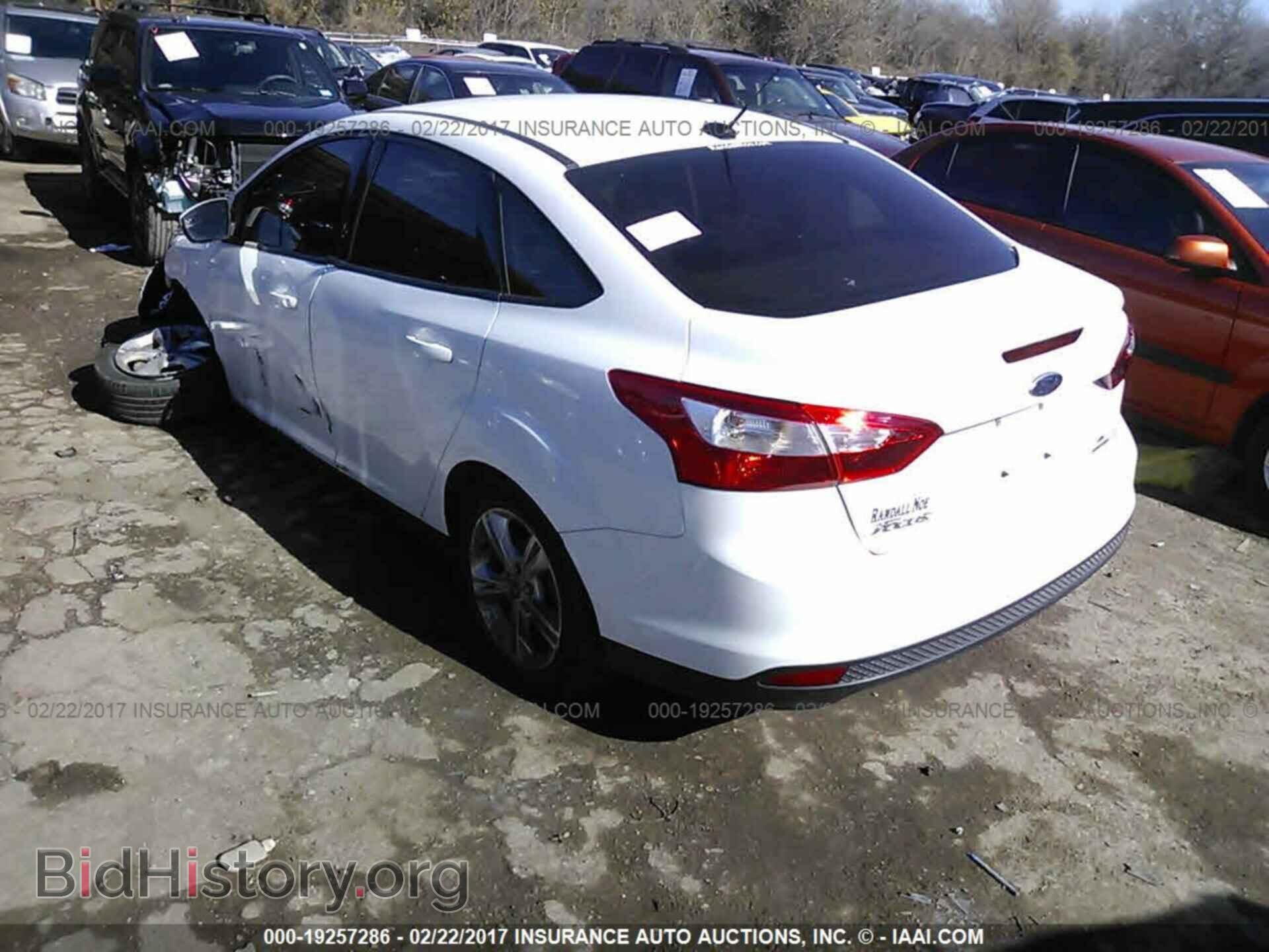 2014 Ford Focus - VIN: 1FADP3F24EL168582 - Фото 3