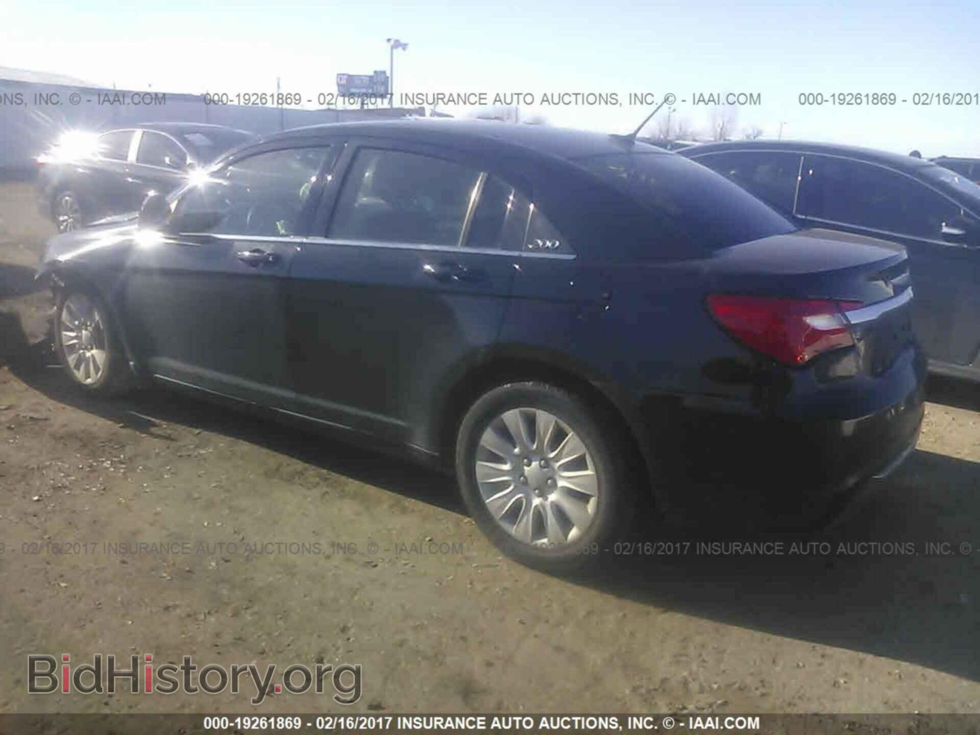 2011 Chrysler 200 - VIN: 1C3BC4FB2BN617748 - Photo 3