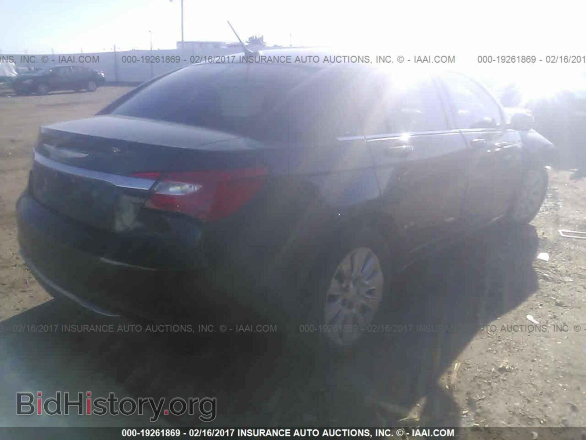 2011 Chrysler 200 - VIN: 1C3BC4FB2BN617748 - Photo 4