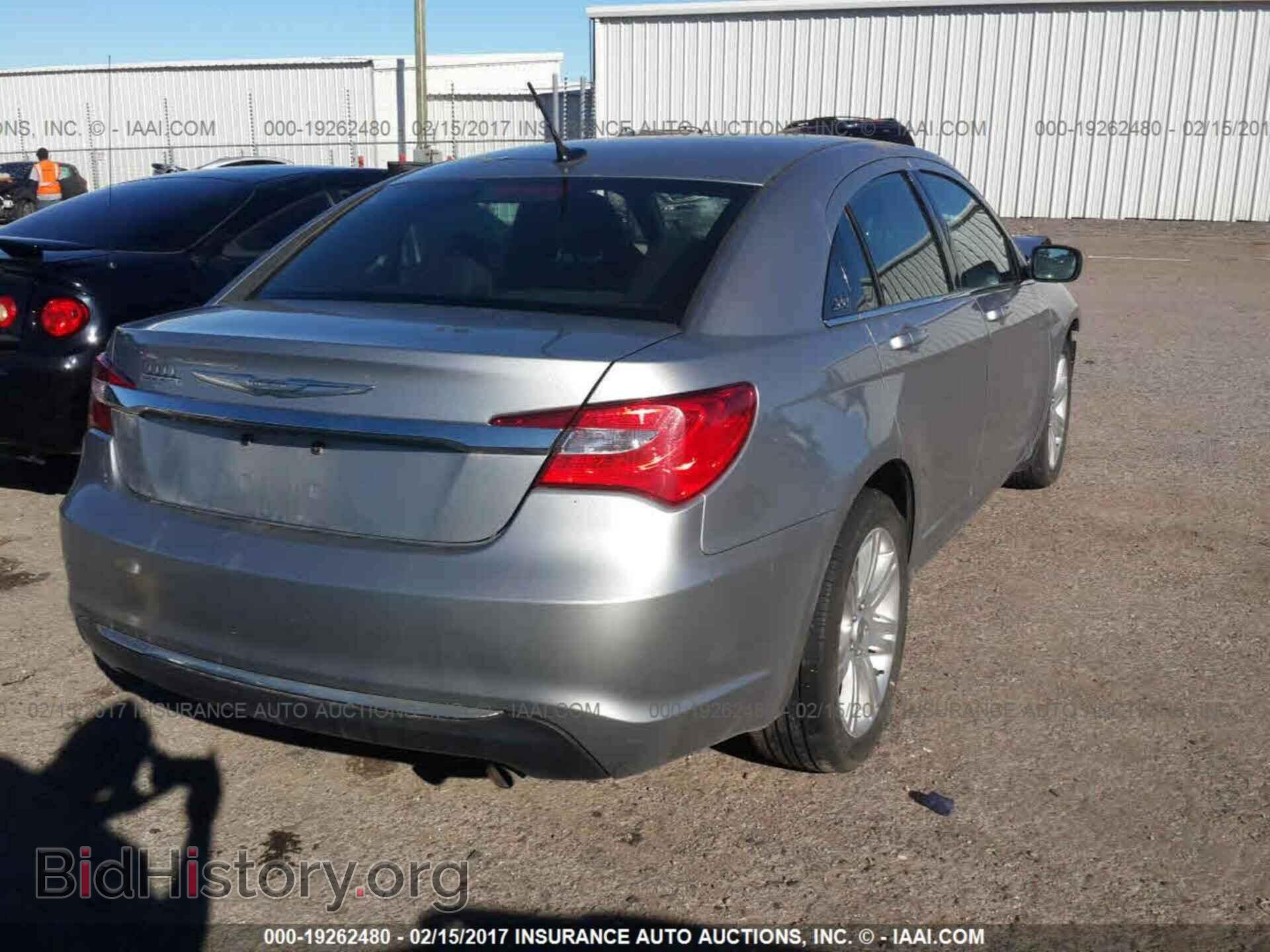 2013 Chrysler 200 - VIN: 1C3CCBAB8DN685961 - Фото 4