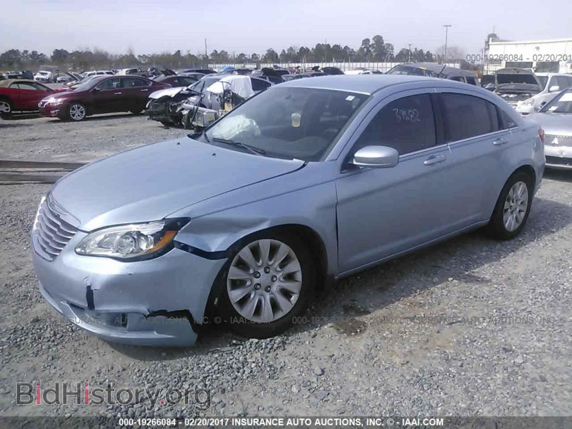 2013 Chrysler 200 - VIN: 1C3CCBAB4DN597005 - Photo 2