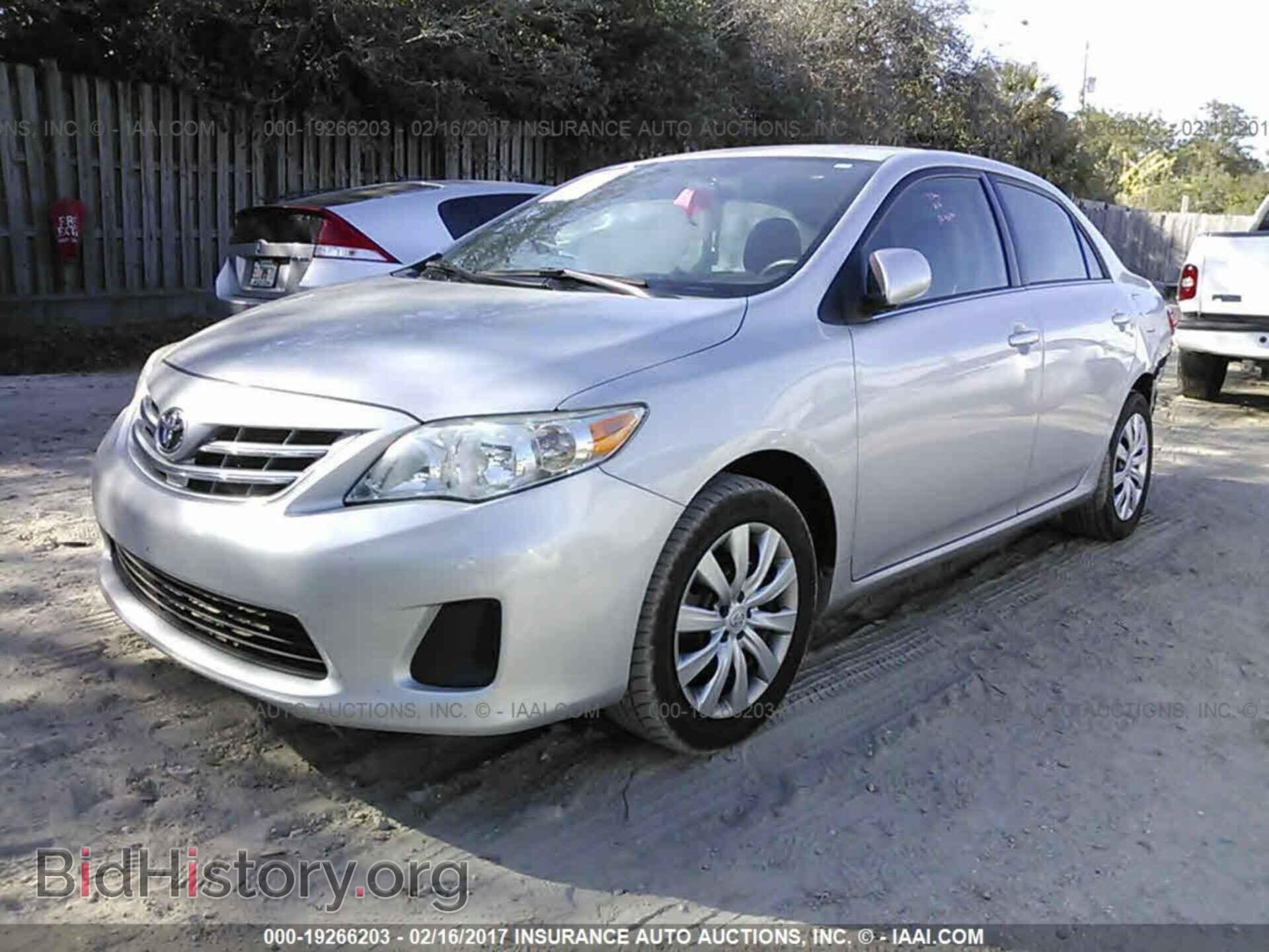 2013 Toyota Corolla - VIN: 2T1BU4EEXDC973696 - Photo 2