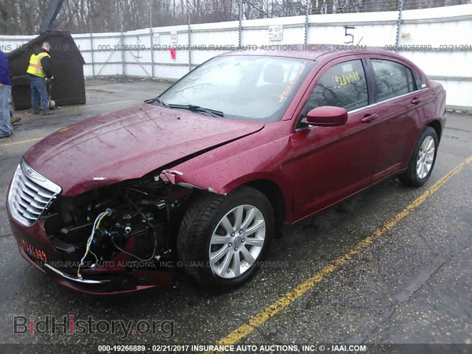 2012 Chrysler 200 - VIN: 1C3CCBBBXCN175866 - Photo 2