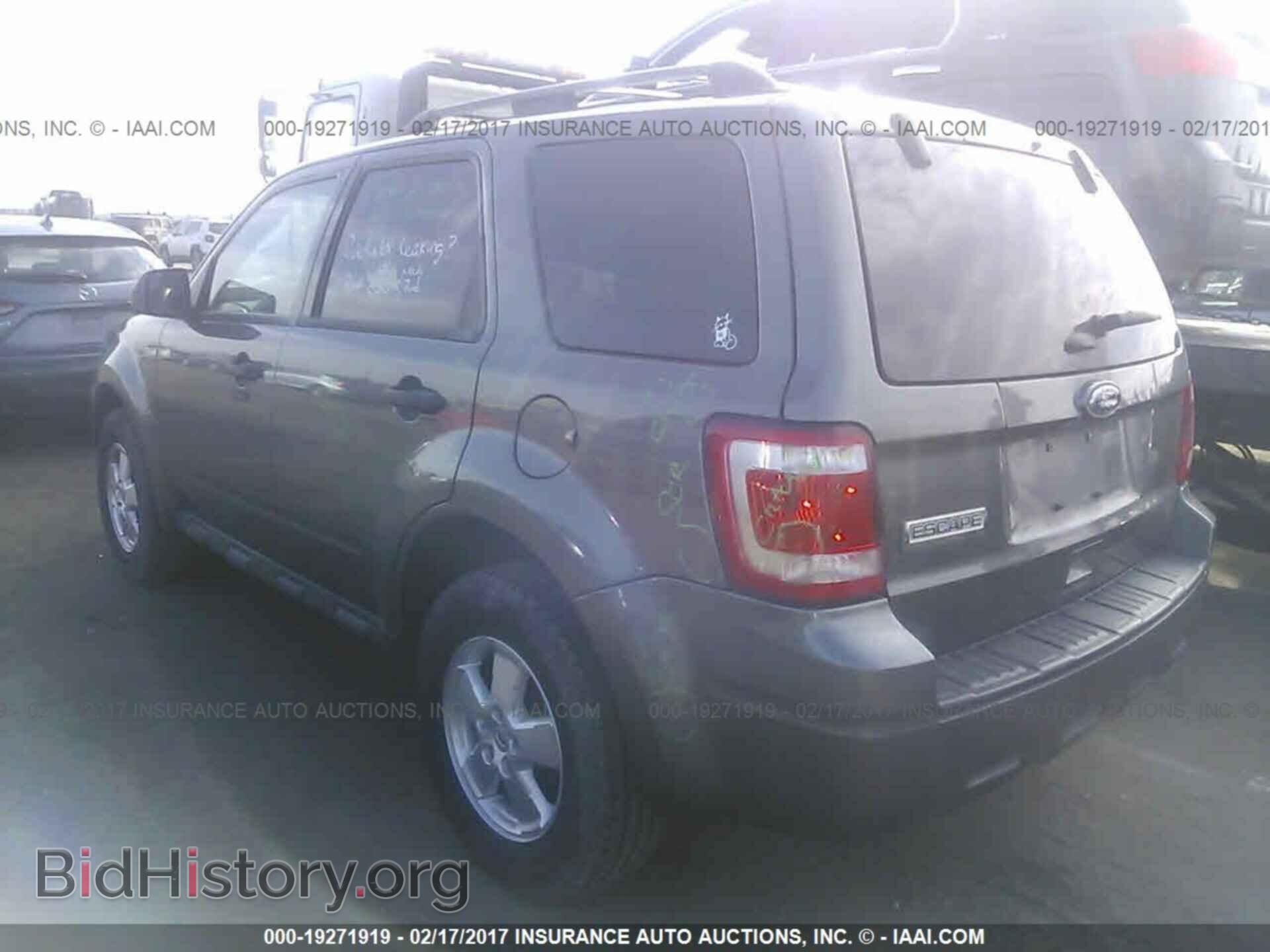 2011 Ford Escape - VIN: 1FMCU0D72BKB83641 - Фото 3