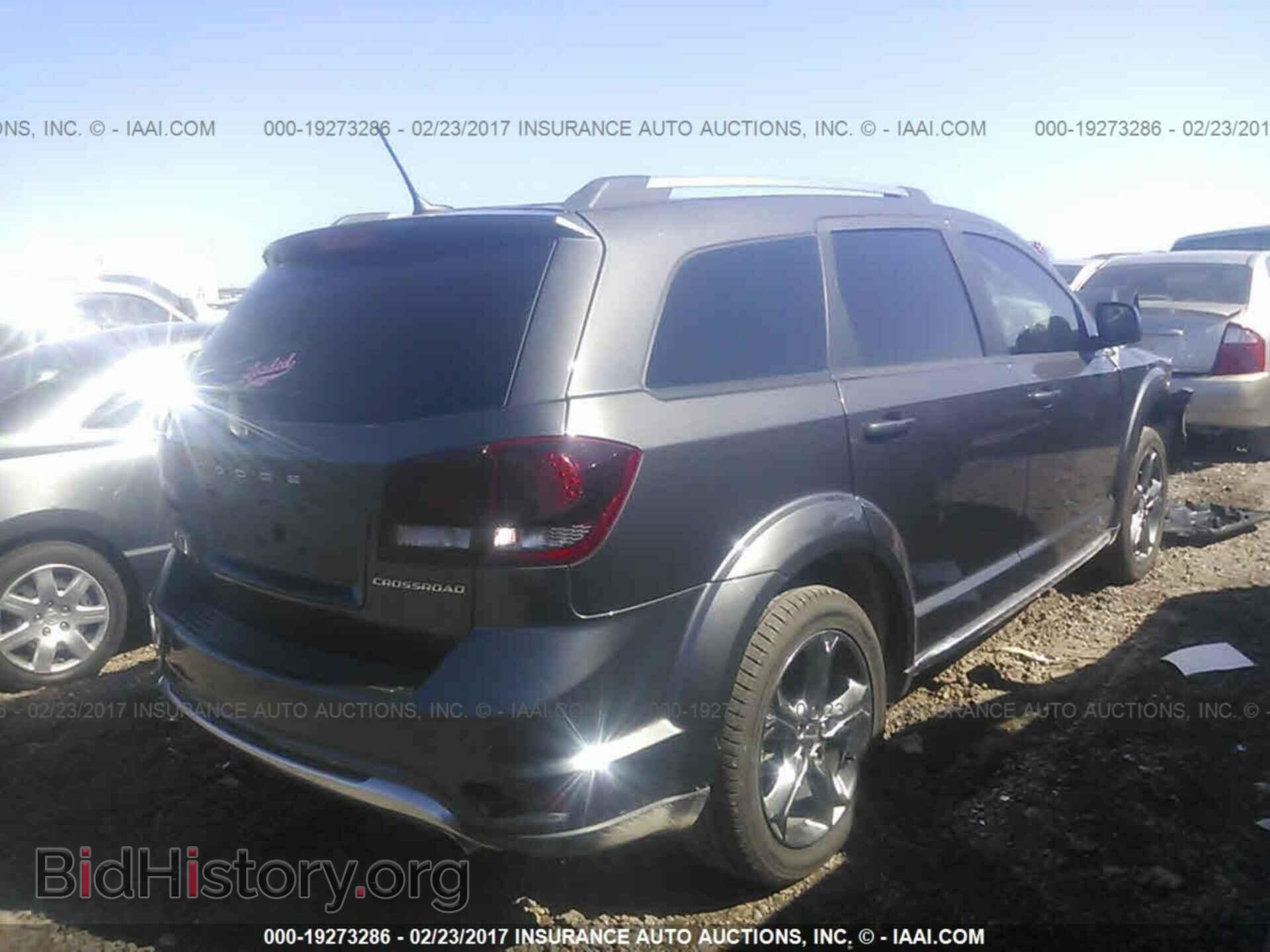 2015 Dodge Journey - VIN: 3C4PDCGG9FT525982 - Photo 4