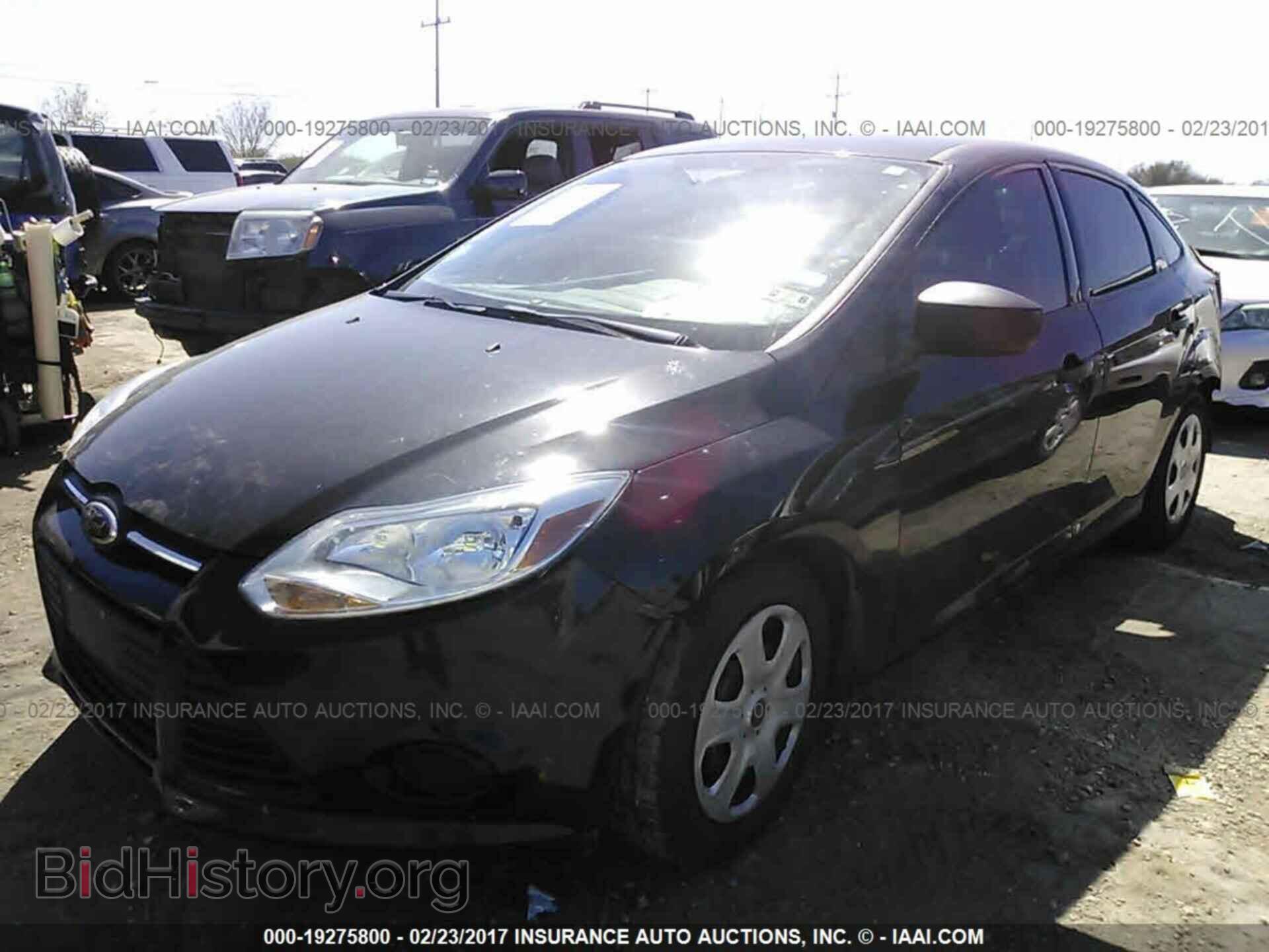 2014 Ford Focus - VIN: 1FADP3E29EL372876 - Photo 2