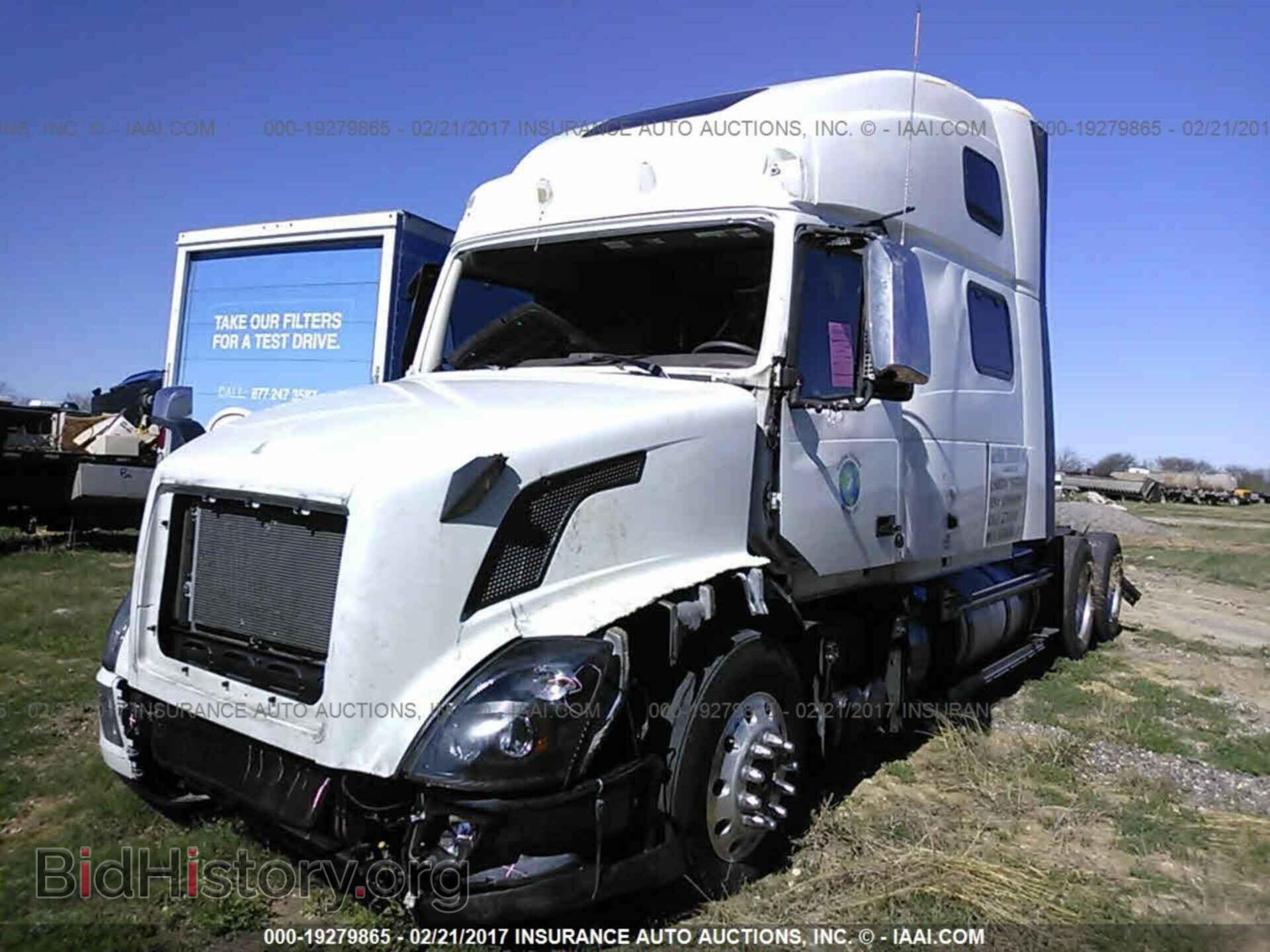 2016 Volvo Vnl - VIN: 4V4NC9EJ4GN960068 - Фото 2