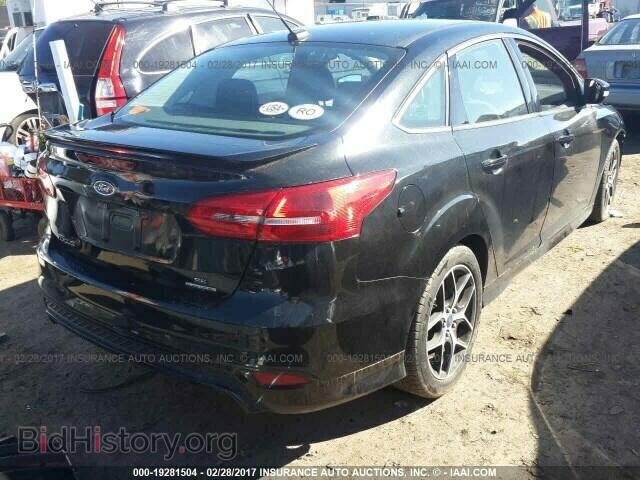 2015 Ford Focus - VIN: 1FADP3F22FL215237 - Photo 4
