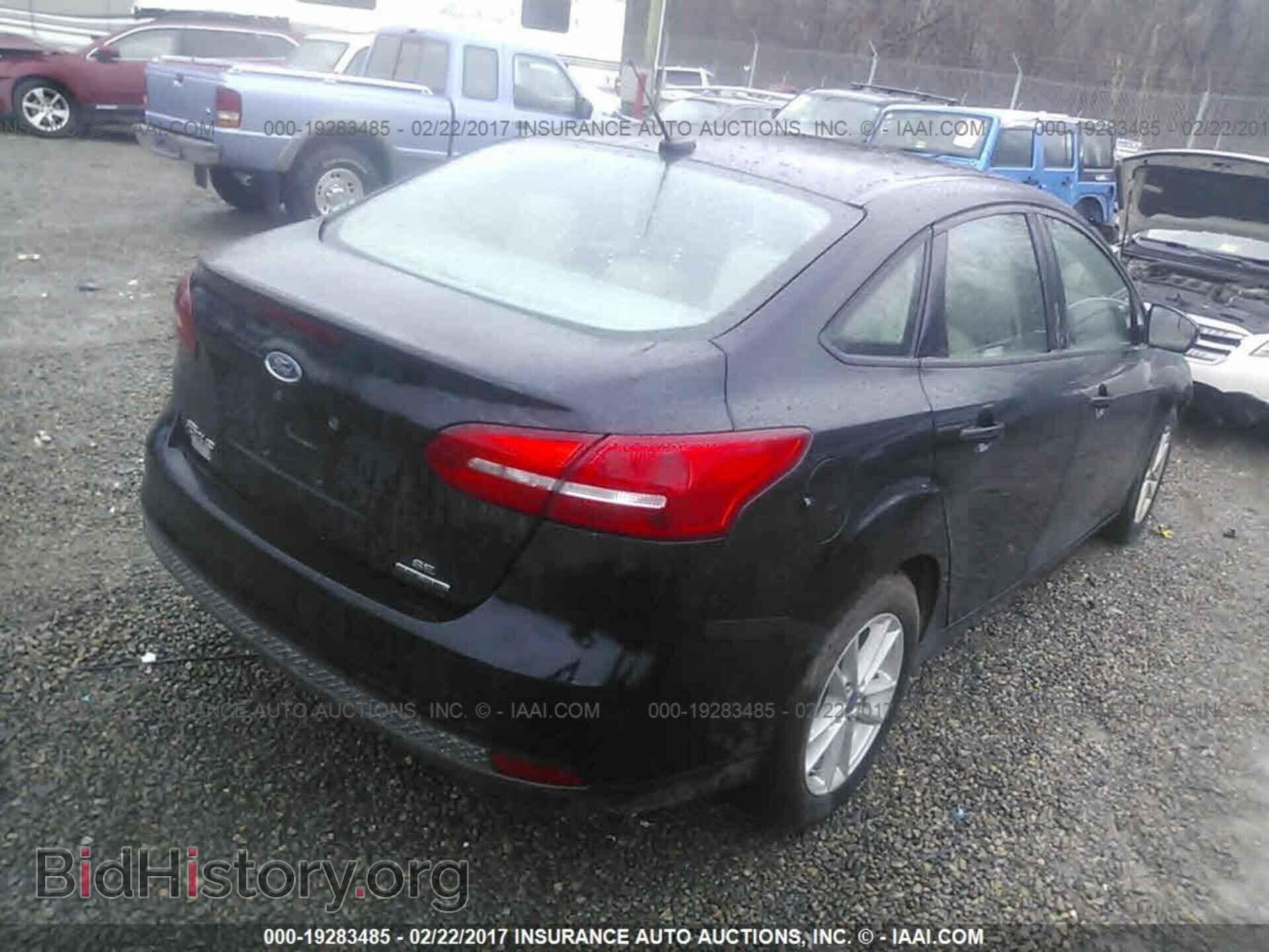 2016 Ford Focus - VIN: 1FADP3F22GL280302 - Photo 4