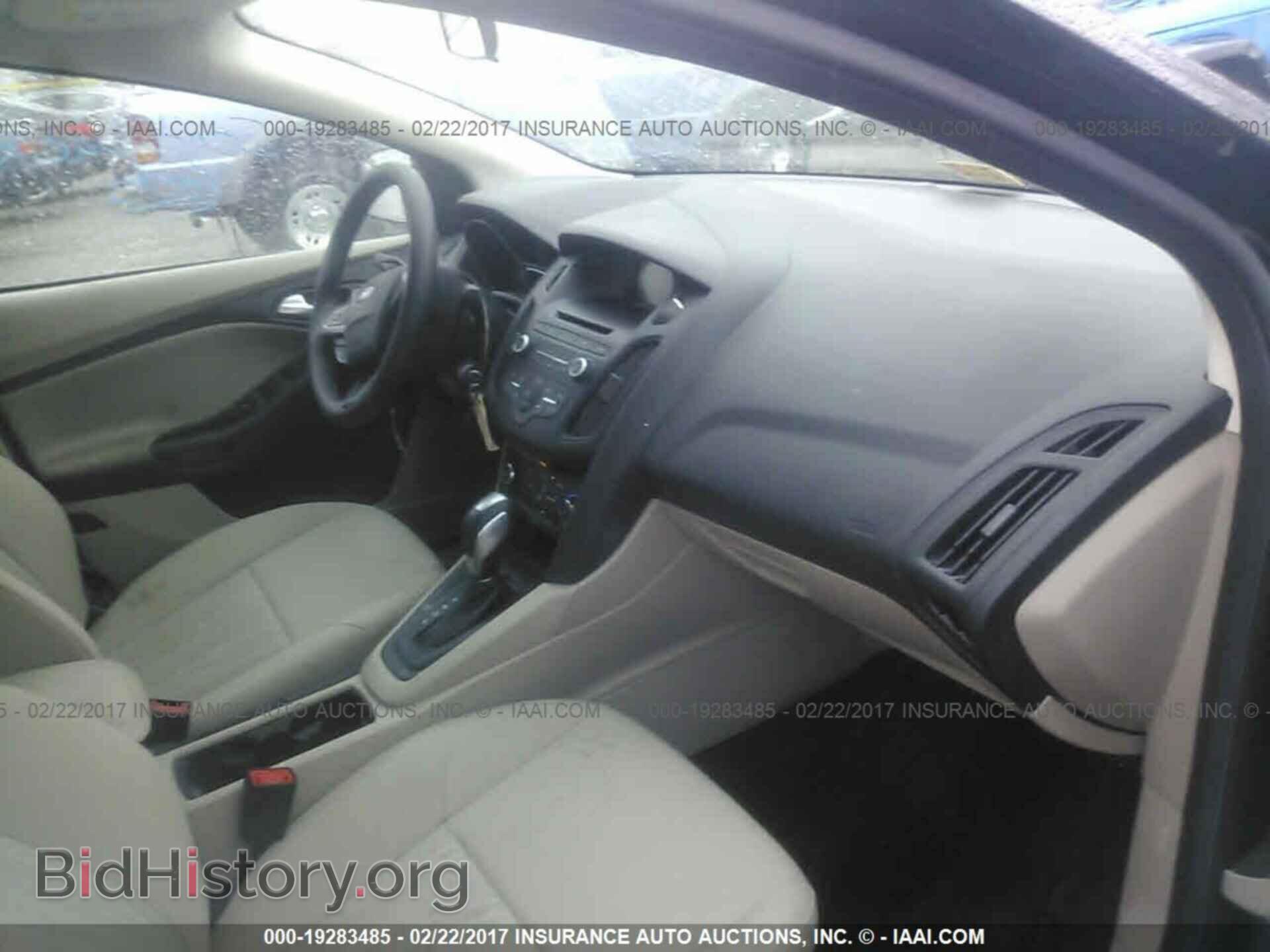 2016 Ford Focus - VIN: 1FADP3F22GL280302 - Photo 5