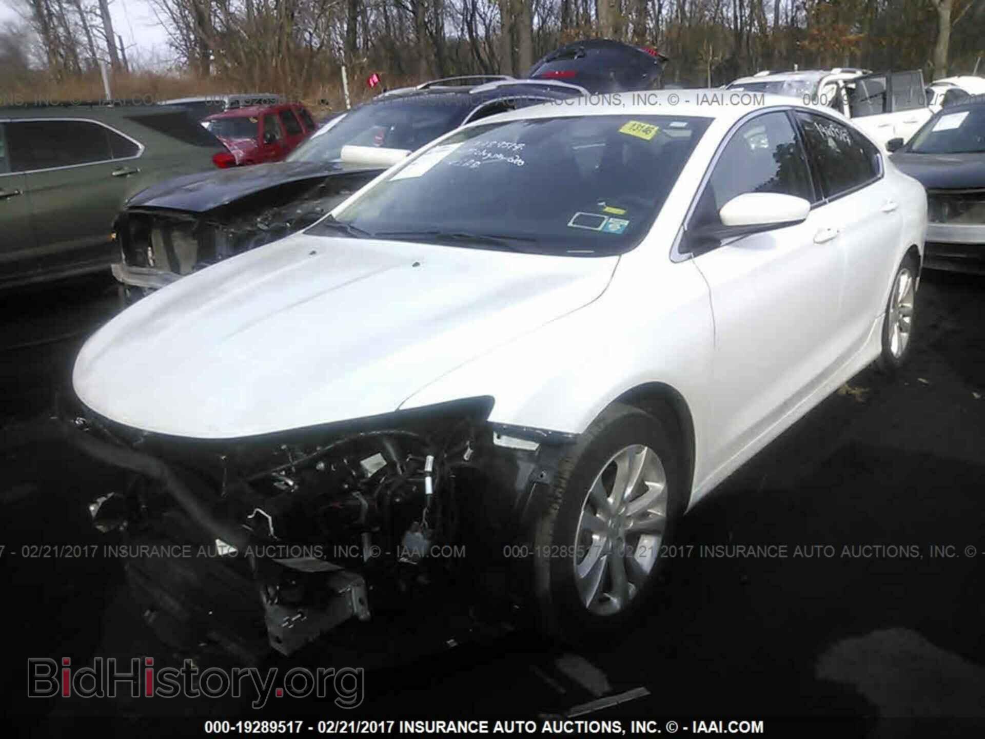 2015 Chrysler 200 - VIN: 1C3CCCABXFN698915 - Photo 2