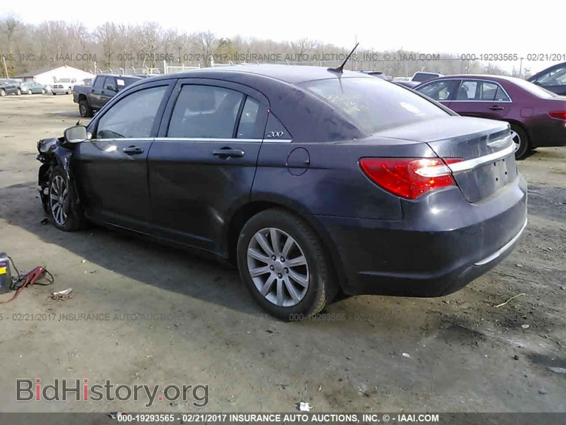 2014 Chrysler 200 - VIN: 1C3CCBBB0EN137758 - Photo 3