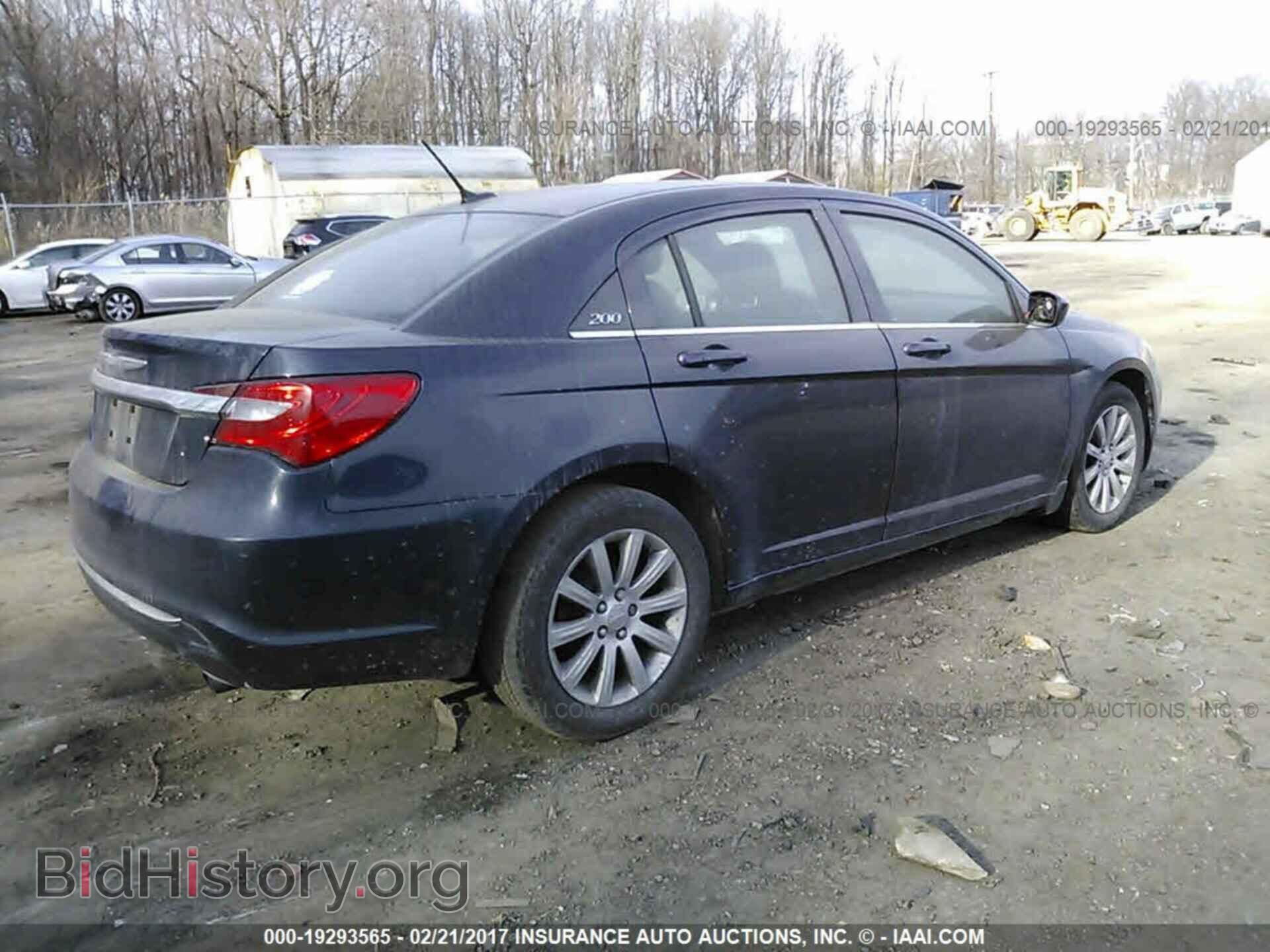 2014 Chrysler 200 - VIN: 1C3CCBBB0EN137758 - Photo 4