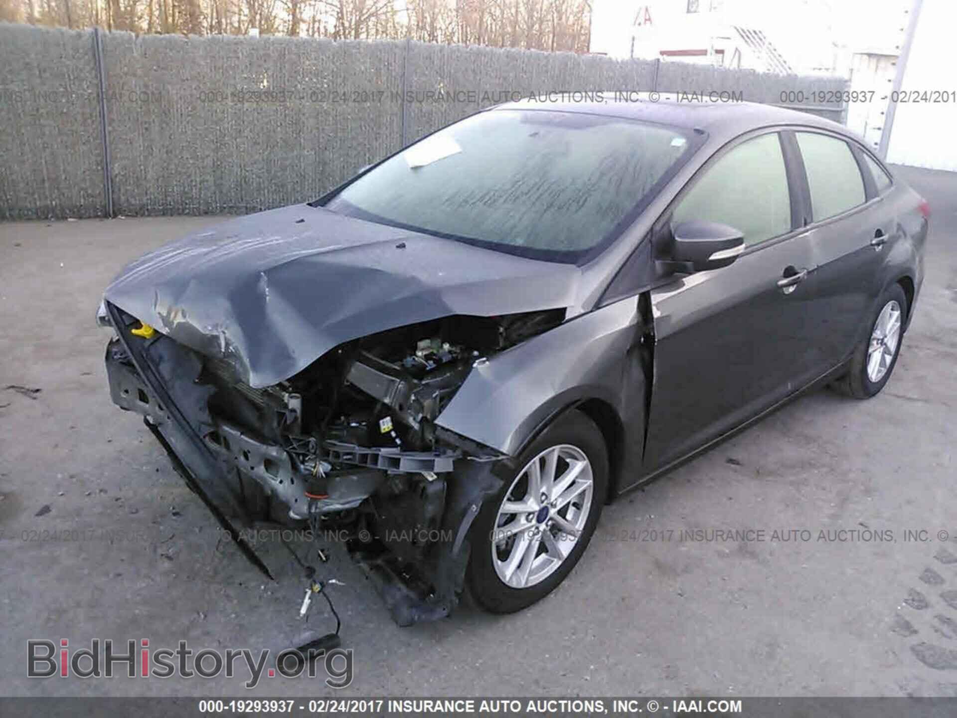 2015 Ford Focus - VIN: 1FADP3F2XFL206270 - Photo 2