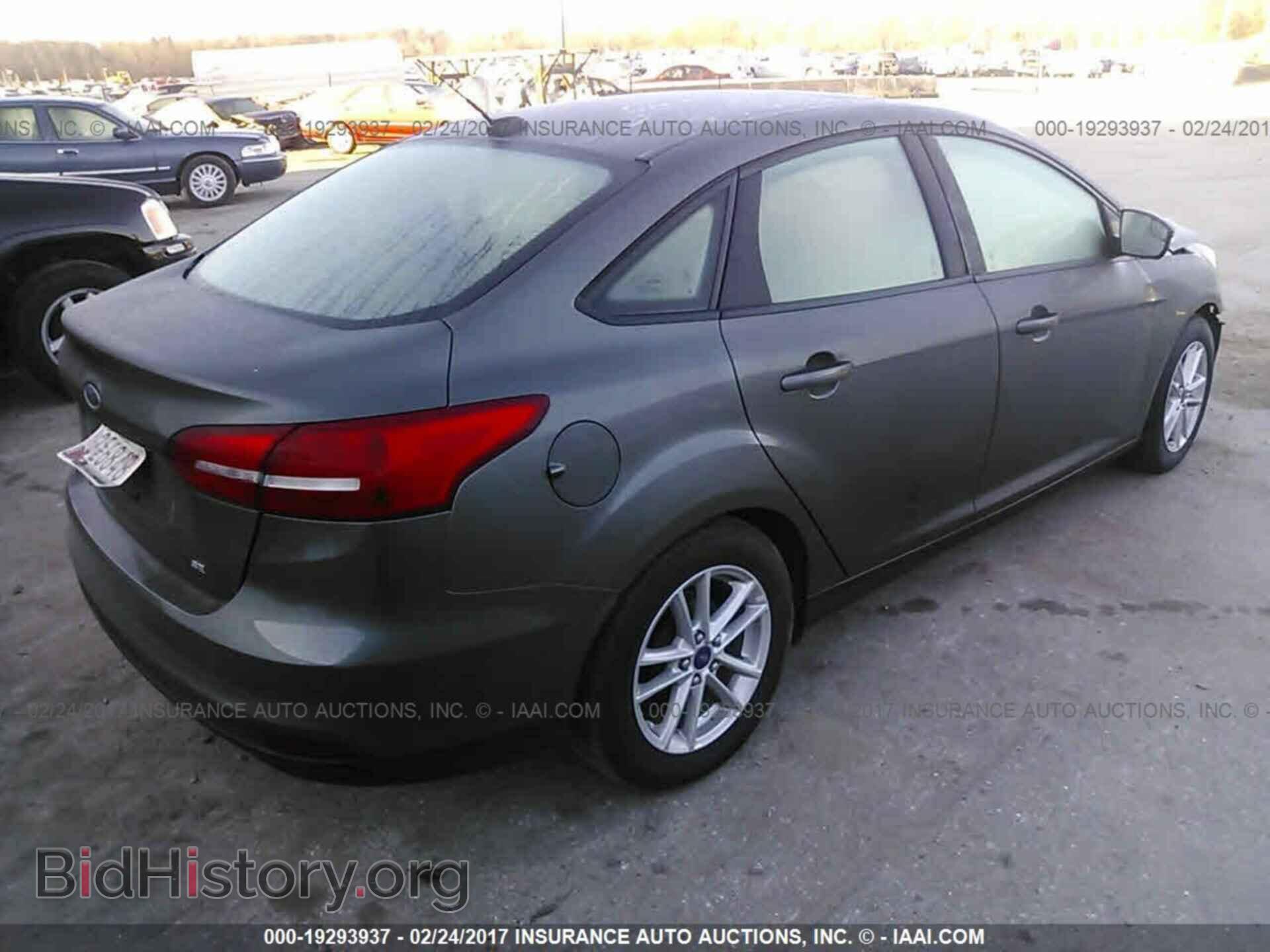 2015 Ford Focus - VIN: 1FADP3F2XFL206270 - Photo 4