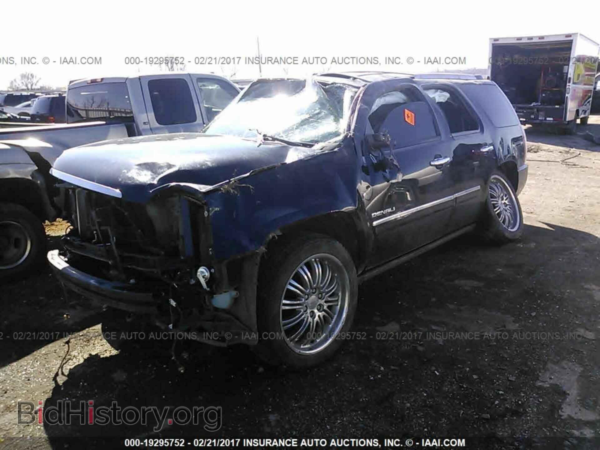 2014 Gmc Yukon - VIN: 1GKS2EEF2ER199265 - Photo 2