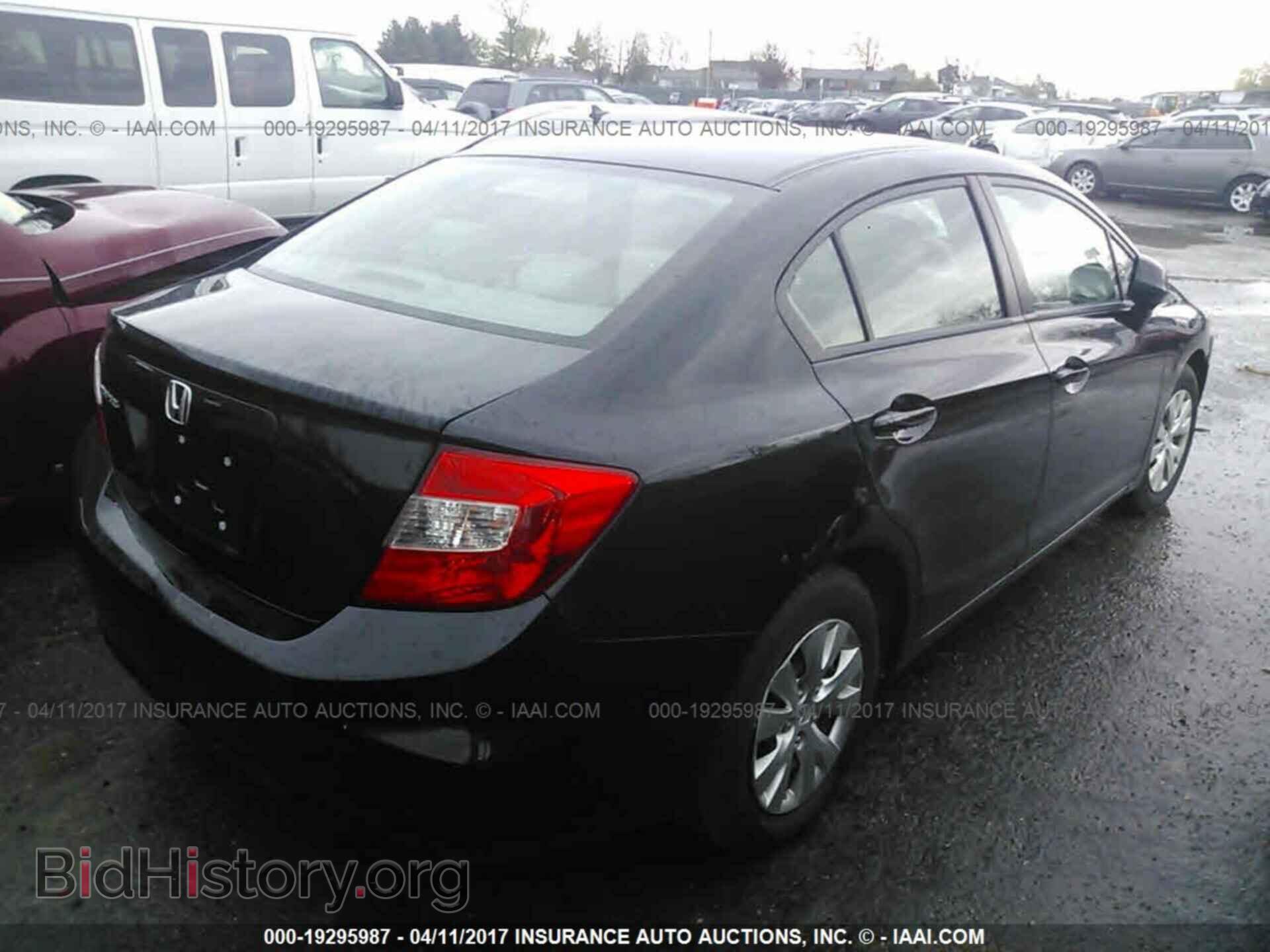 2012 Honda Civic - VIN: 2HGFB2F52CH315712 - Photo 4