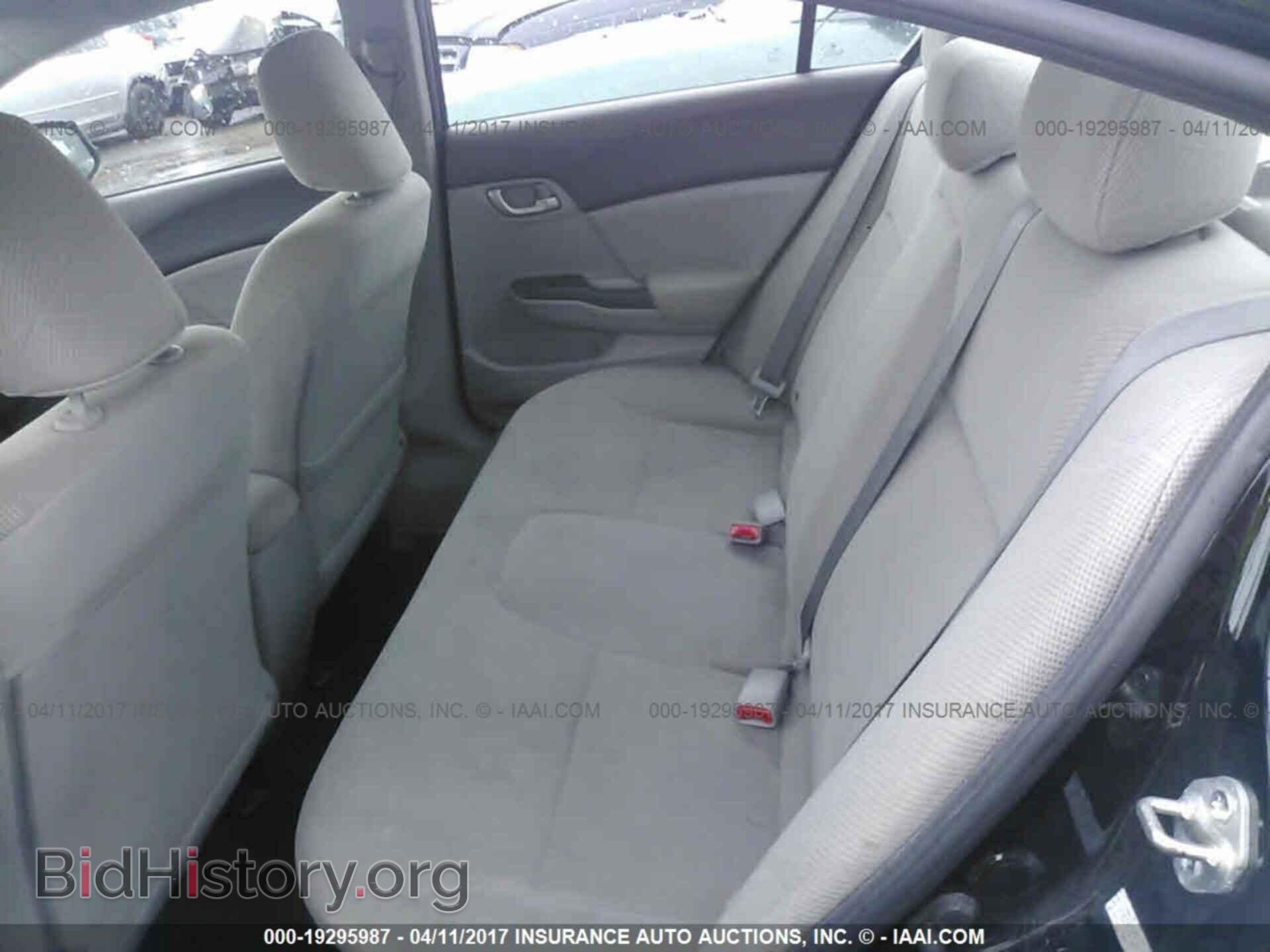 2012 Honda Civic - VIN: 2HGFB2F52CH315712 - Photo 8